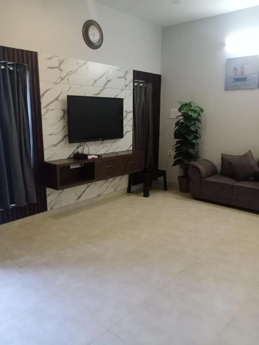 Communal lounge/ TV room in HOTEL FRIDAY INN