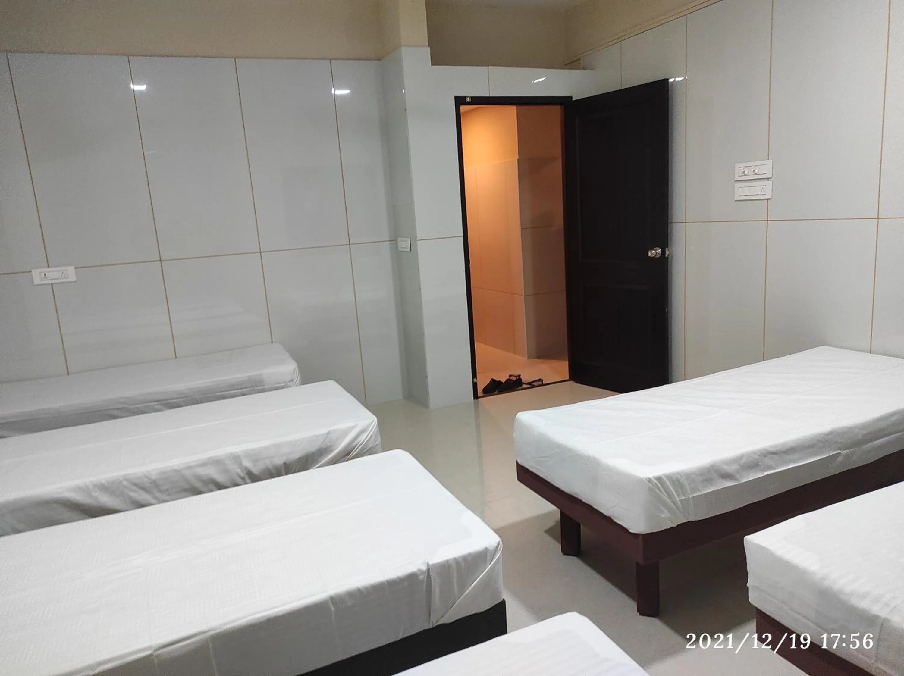 Bed in Quilon Residency