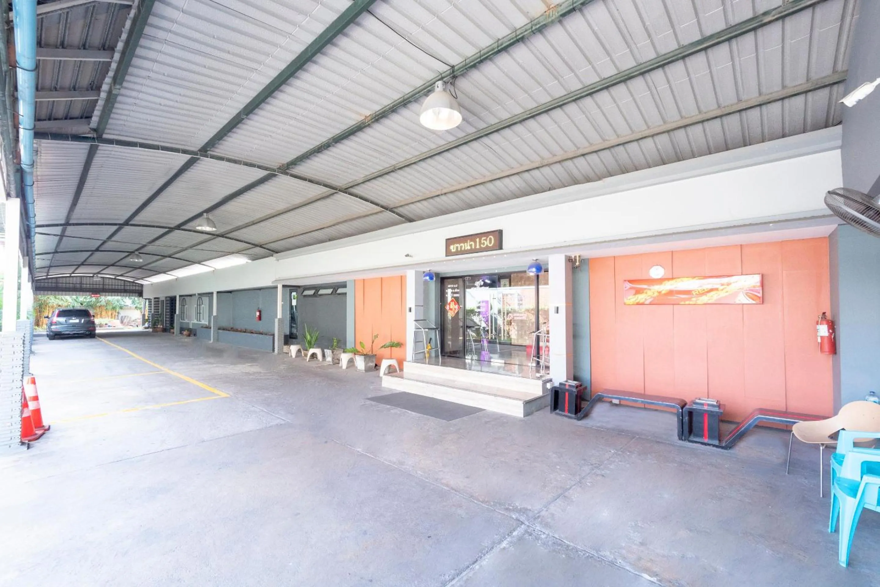 OYO 75382 Chonburi Hotel