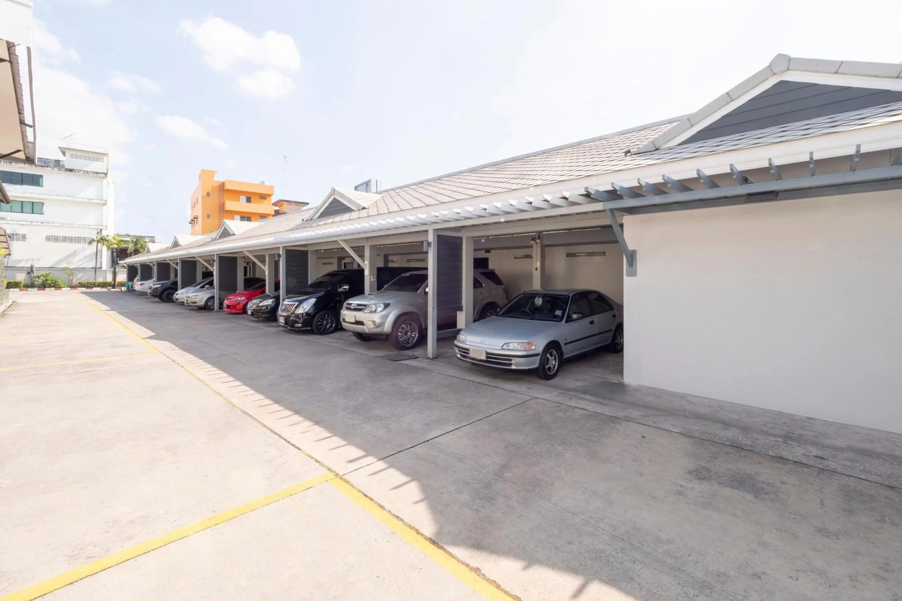 On site in OYO 75382 Chonburi Hotel