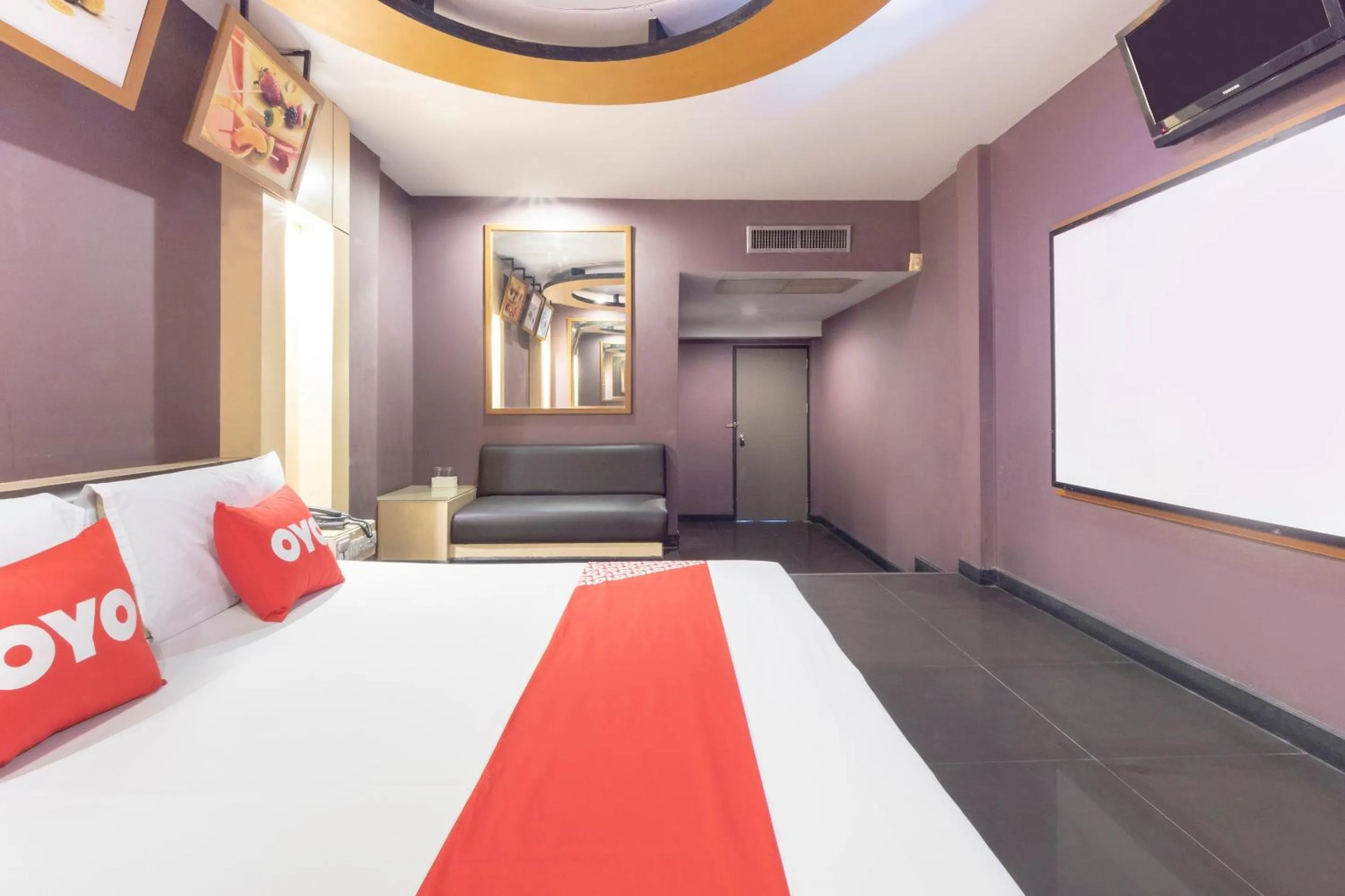 Bedroom, Bed in OYO 75382 Chonburi Hotel