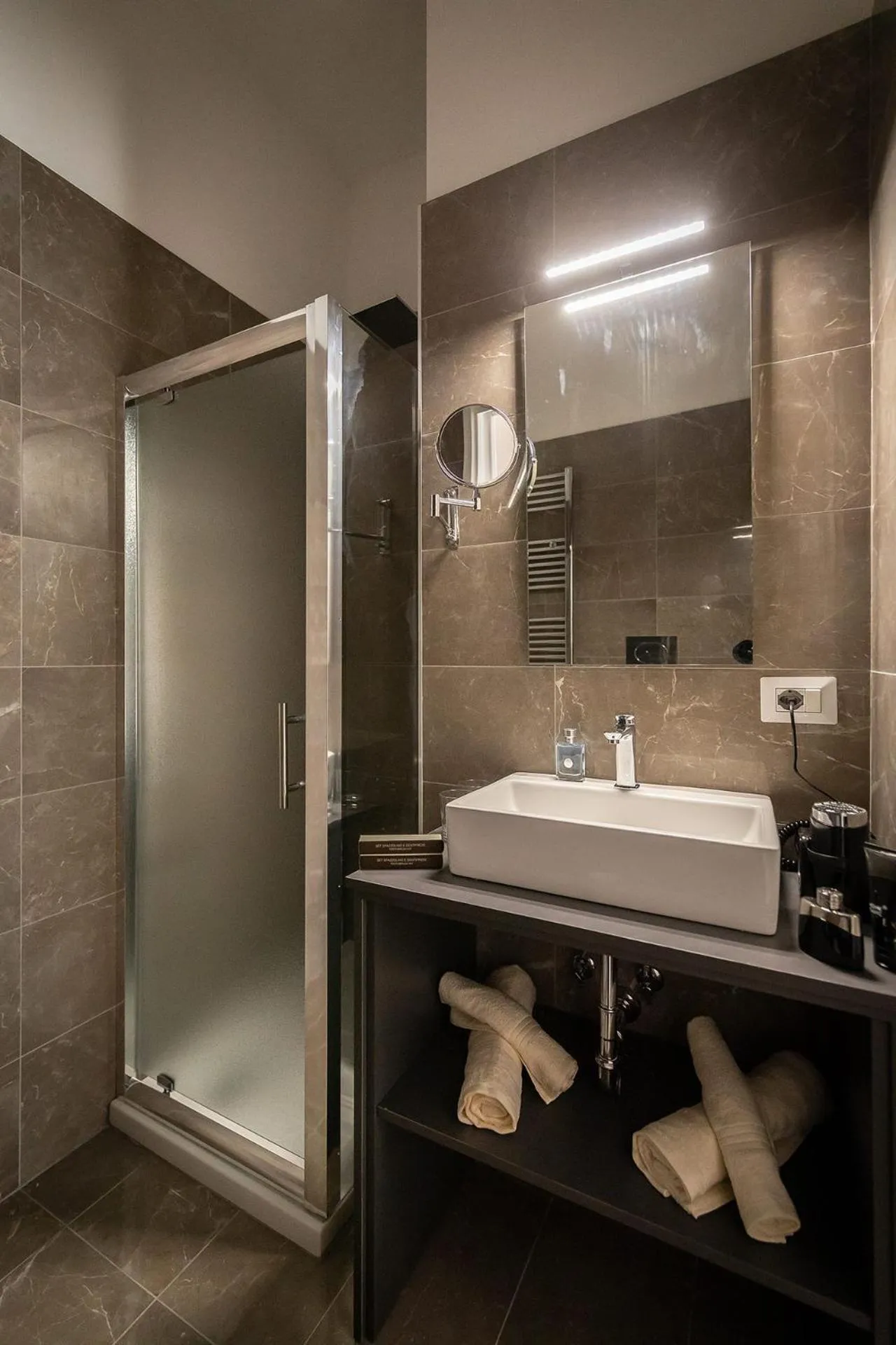 Shower in FJ Bianco Guest House