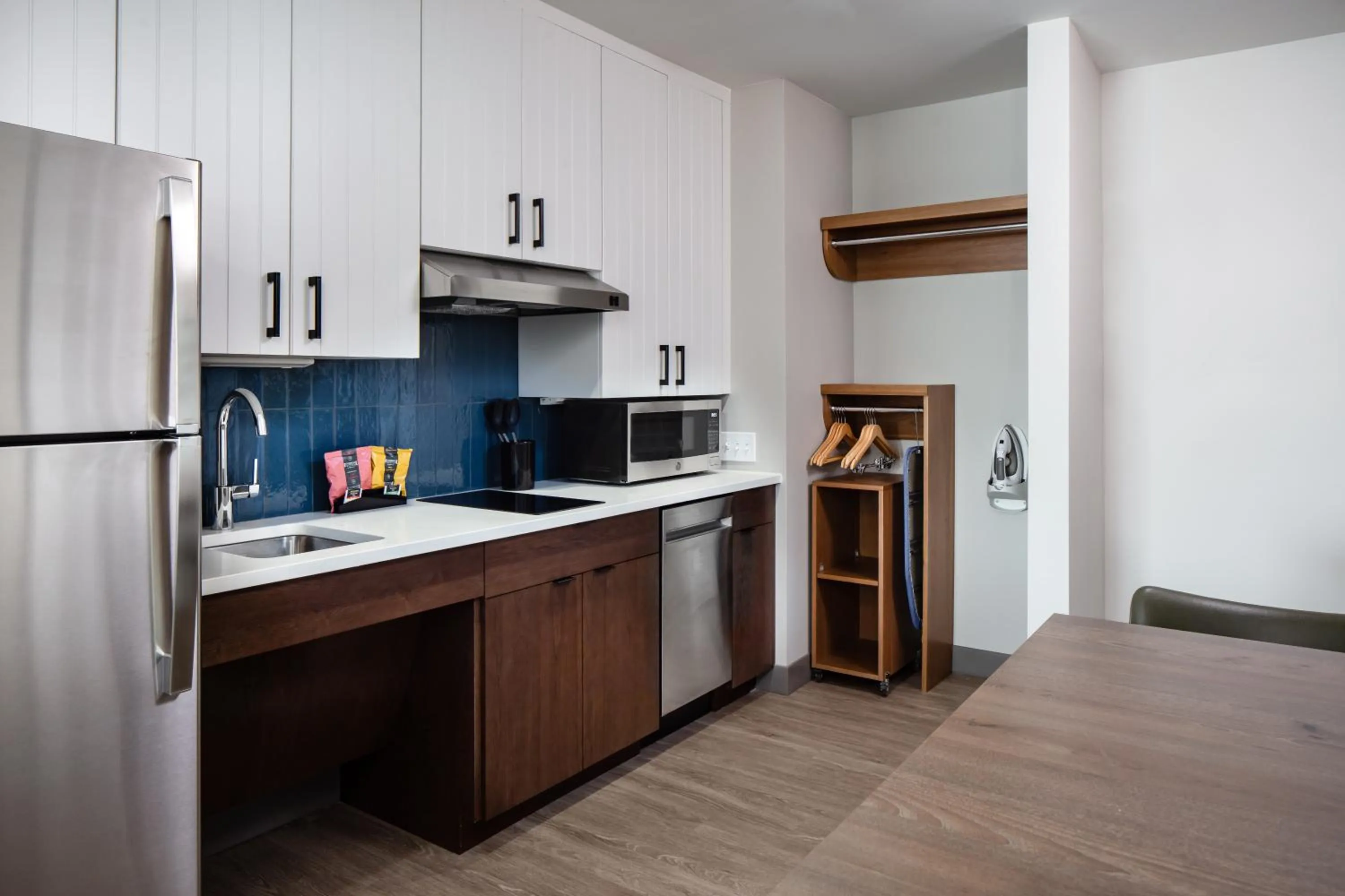 Kitchen or kitchenette in Staybridge Suites - Iowa City - Coralville by IHG