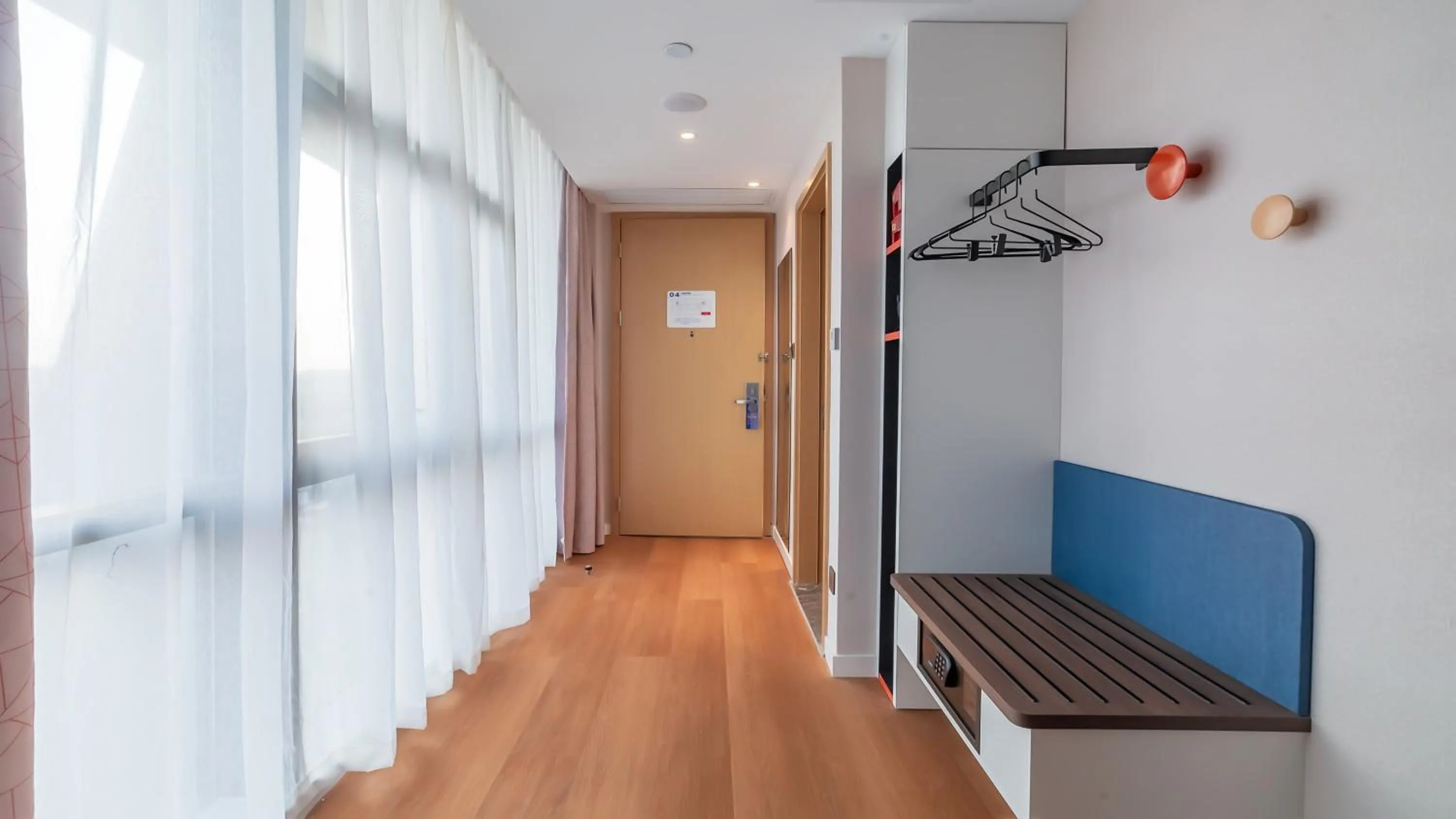 Photo of the whole room in Holiday Inn Express Nanjing Jiangbei Yushan, an IHG Hotel