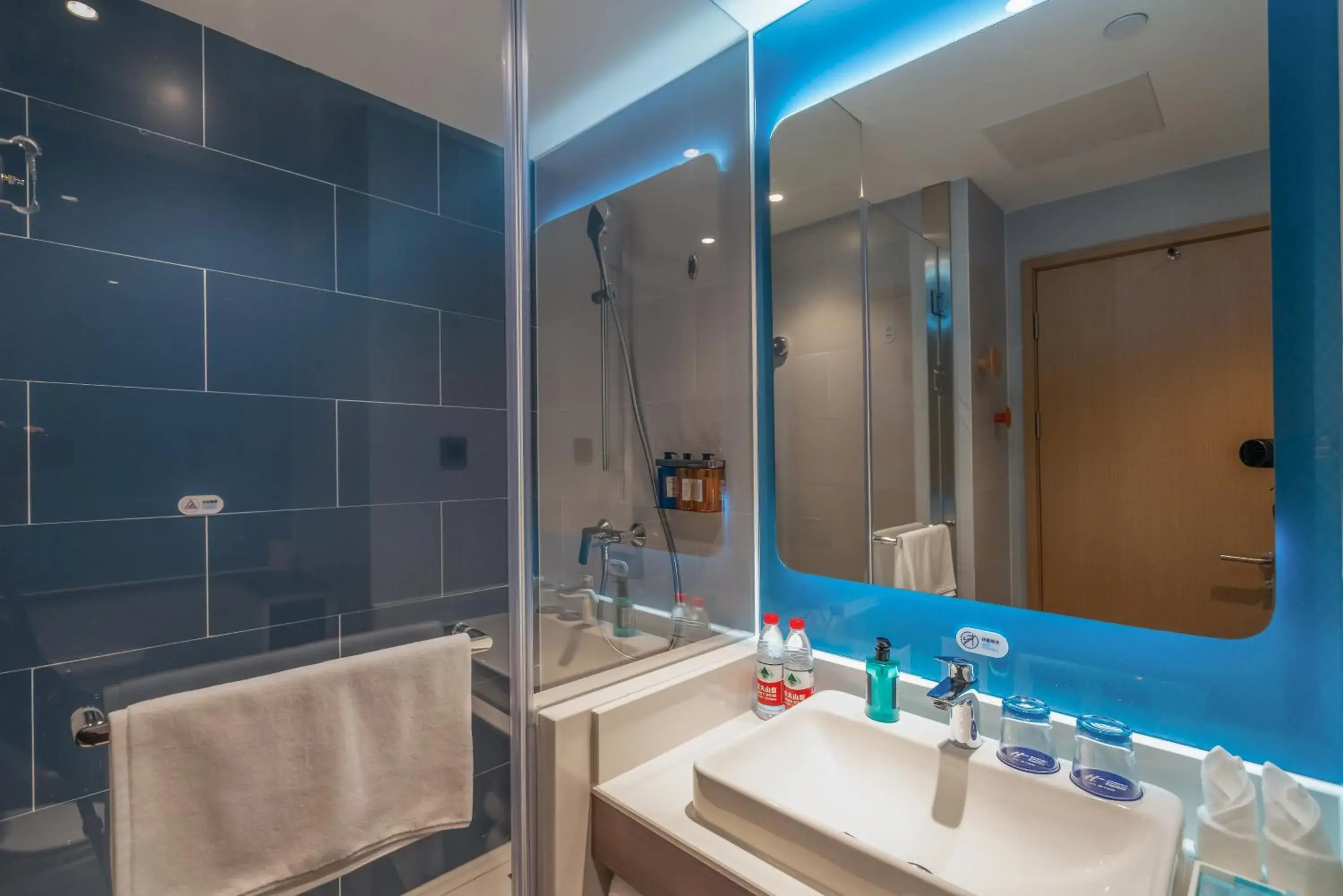 Standard Room in Holiday Inn Express Nanjing Jiangbei Yushan, an IHG Hotel Standard Room in Holiday Inn Express Nanjing Jiangbei Yushan, an IHG Hotel