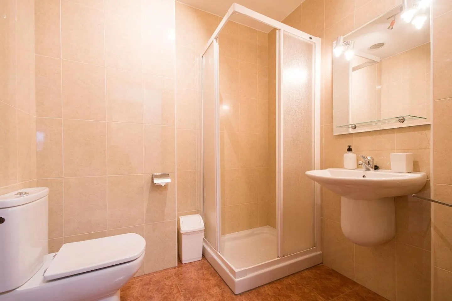 Shower in U-Hotel Darío Lugo