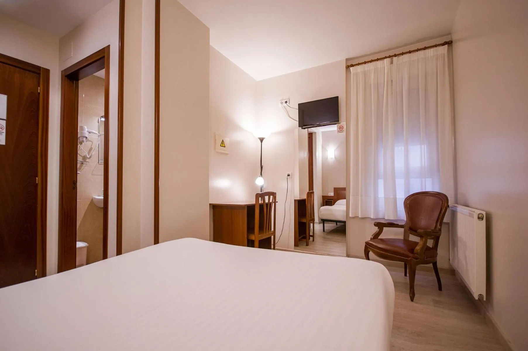 Photo of the whole room, Bed in U-Hotel Darío Lugo