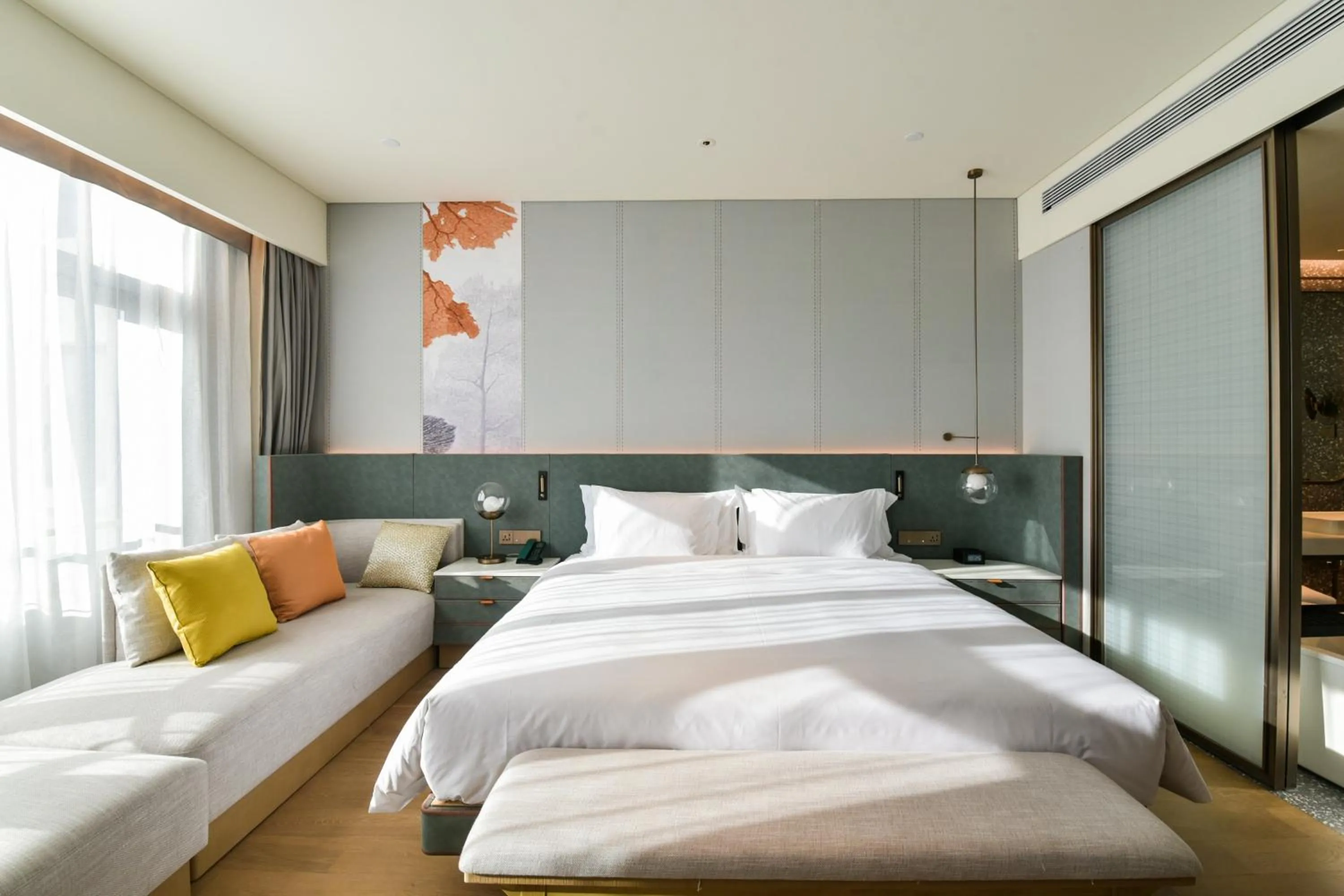 Bedroom in Crowne Plaza Beijing Badaling by IHG