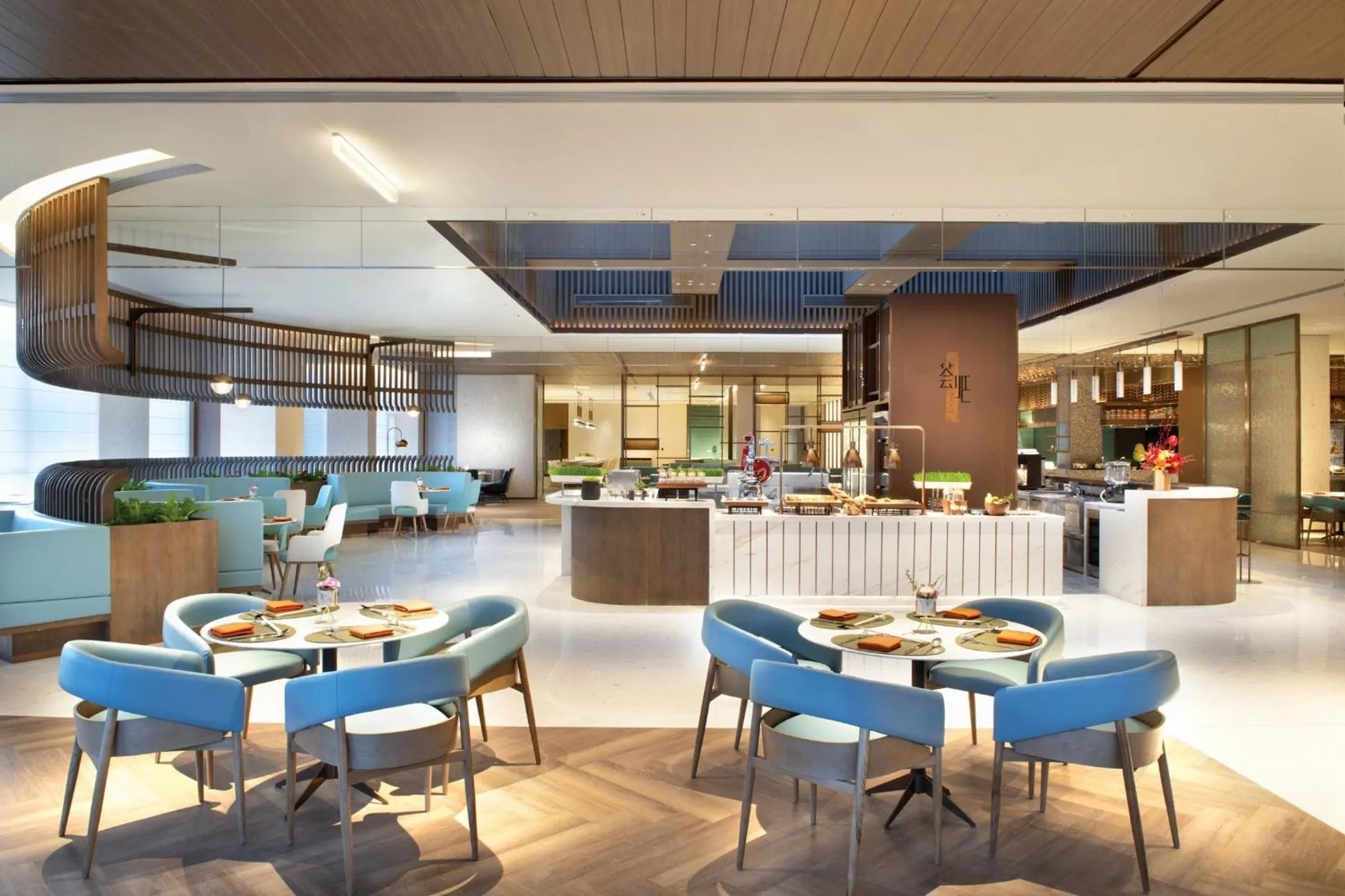 Lounge or bar in Crowne Plaza Beijing Badaling by IHG