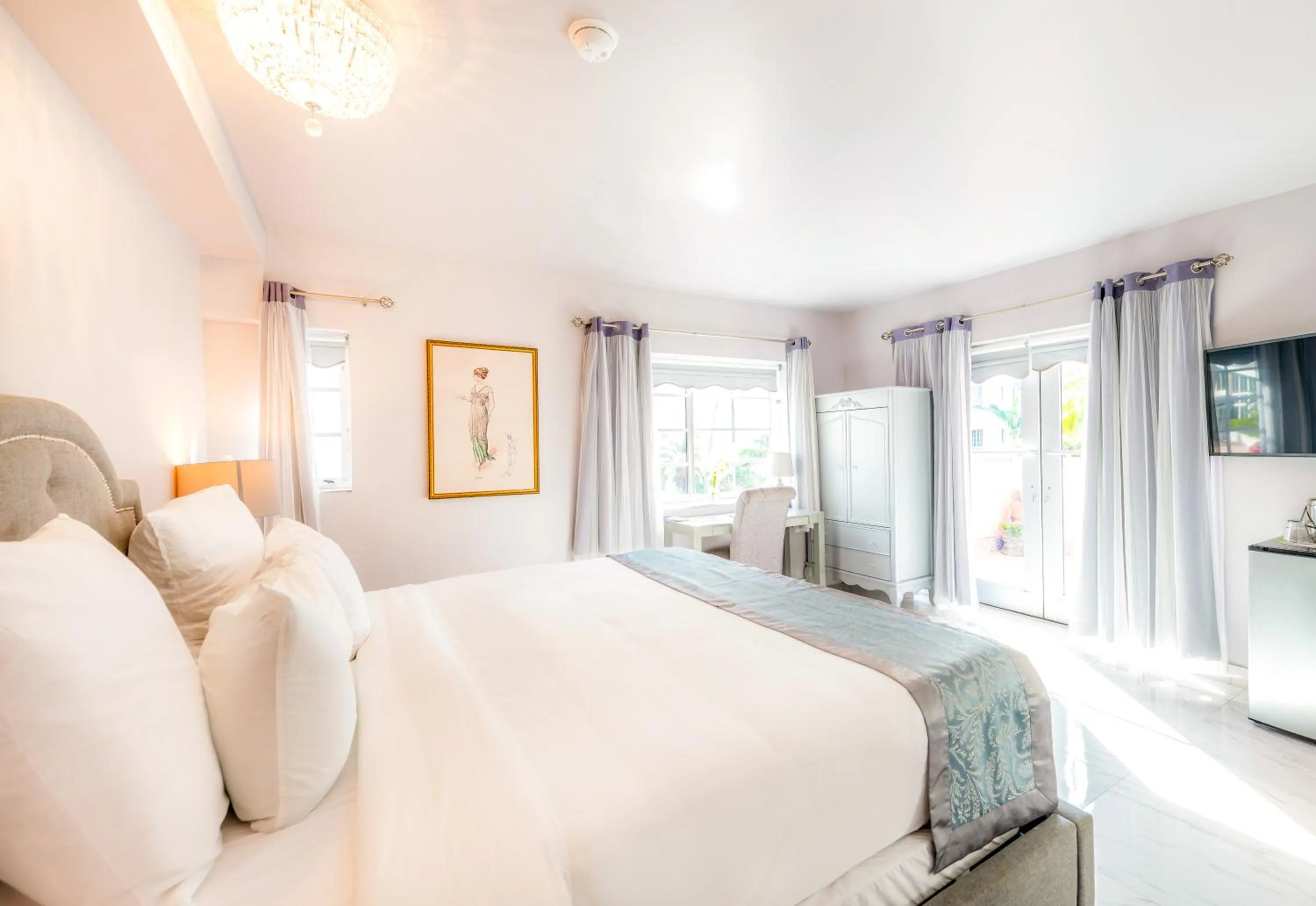 Bed in Secret Garden Miami Beach