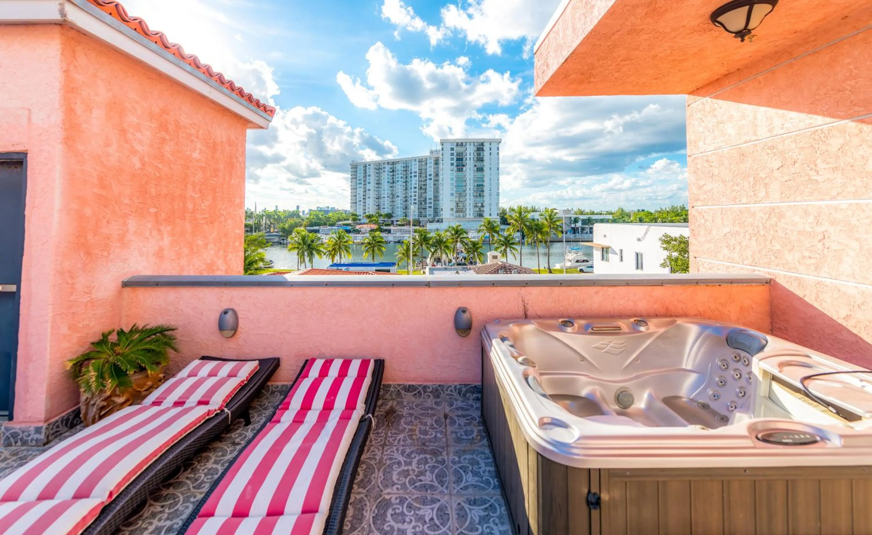 Hot Tub in Secret Garden Miami Beach