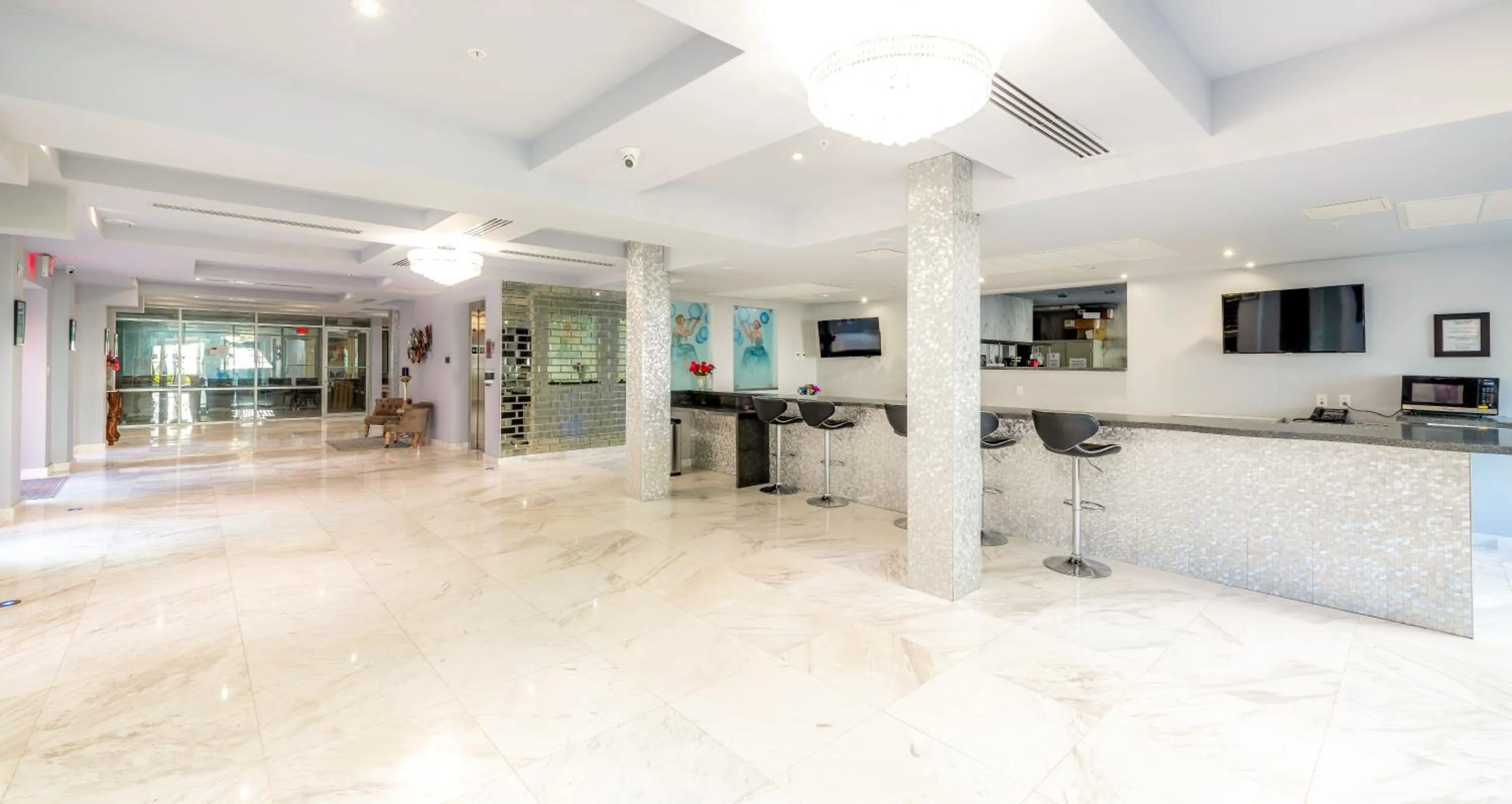 Lounge or bar in Secret Garden Miami Beach