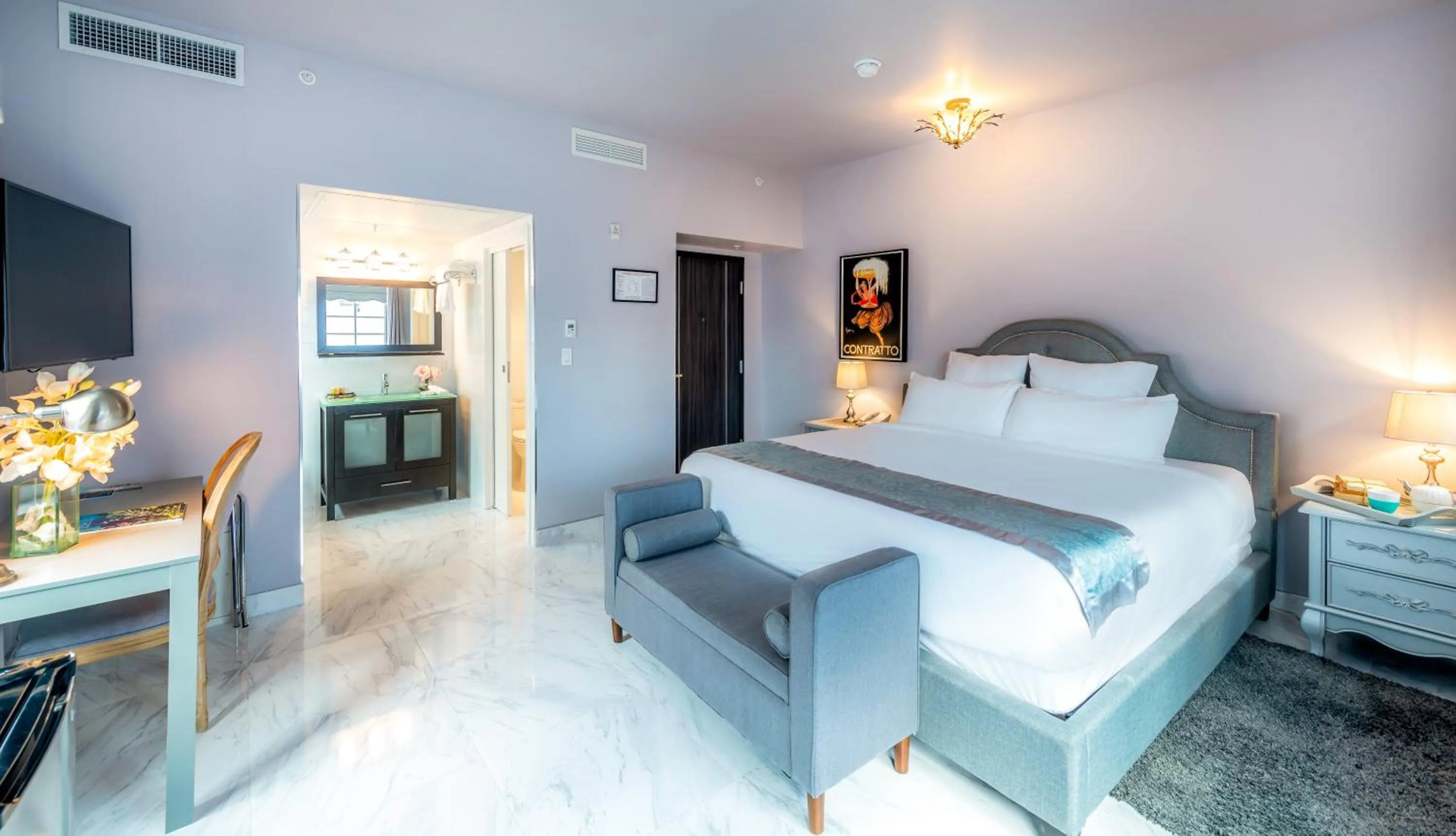 Photo of the whole room, Bed in Secret Garden Miami Beach