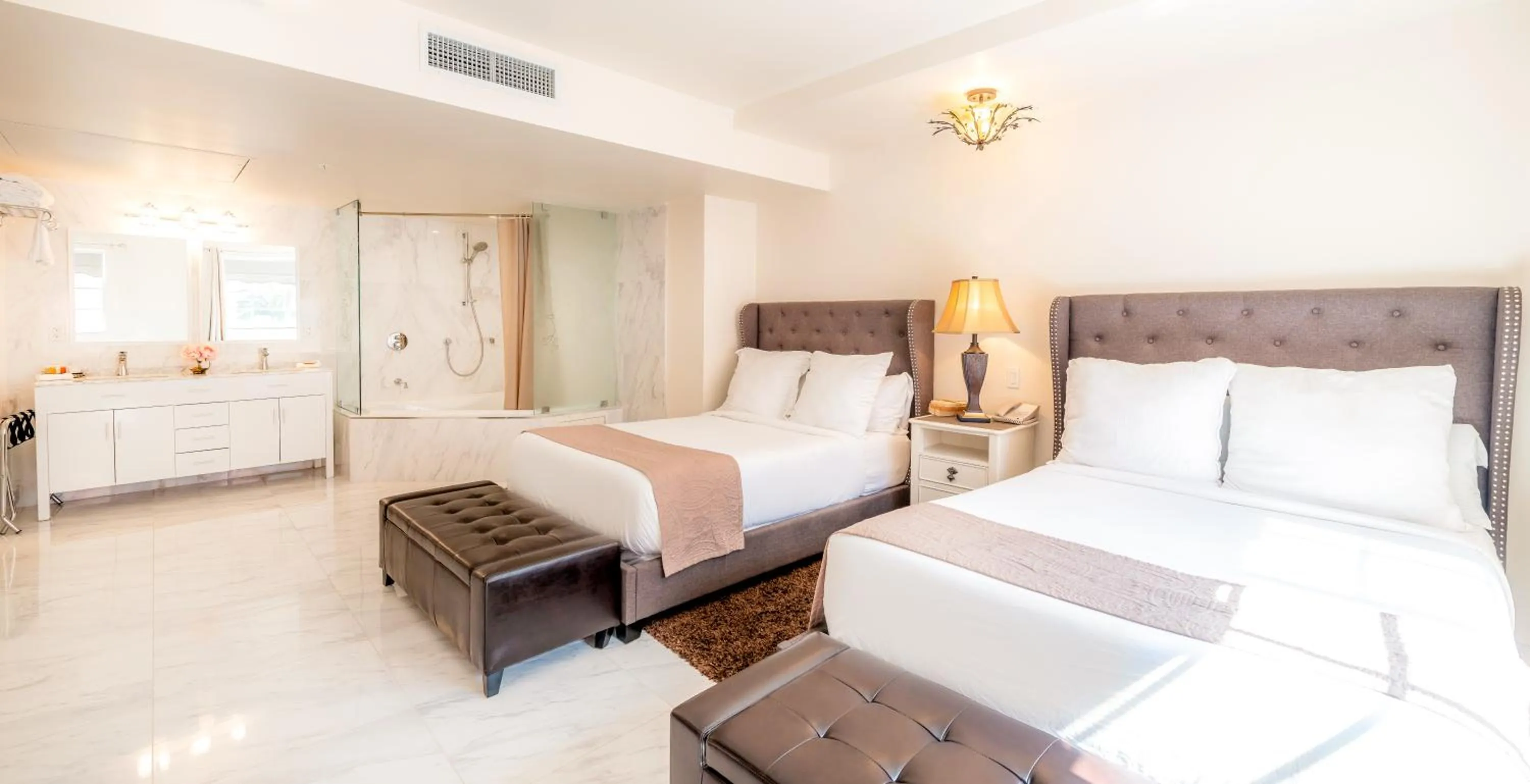 Photo of the whole room, Bed in Secret Garden Miami Beach