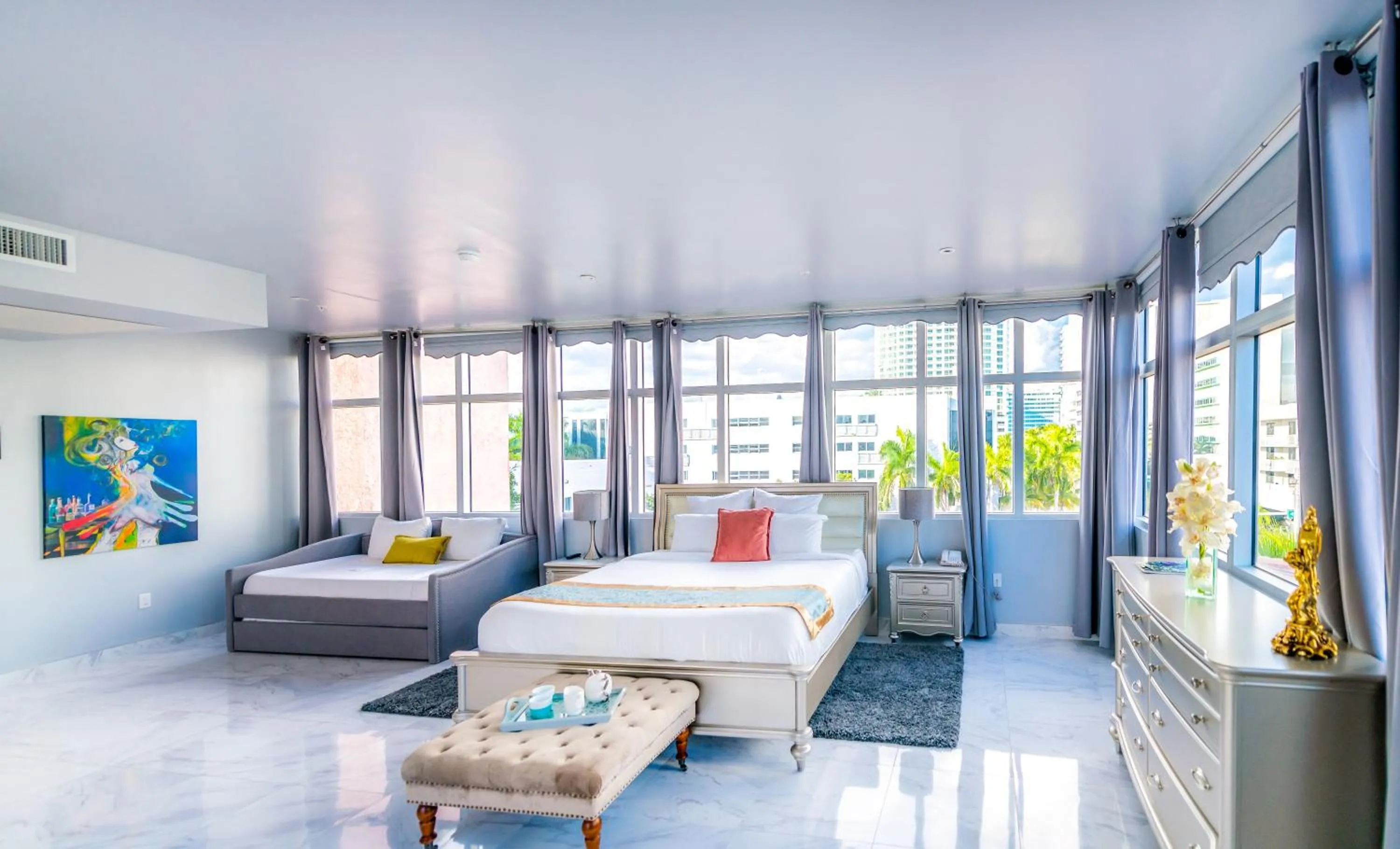 Photo of the whole room, Bed in Secret Garden Miami Beach