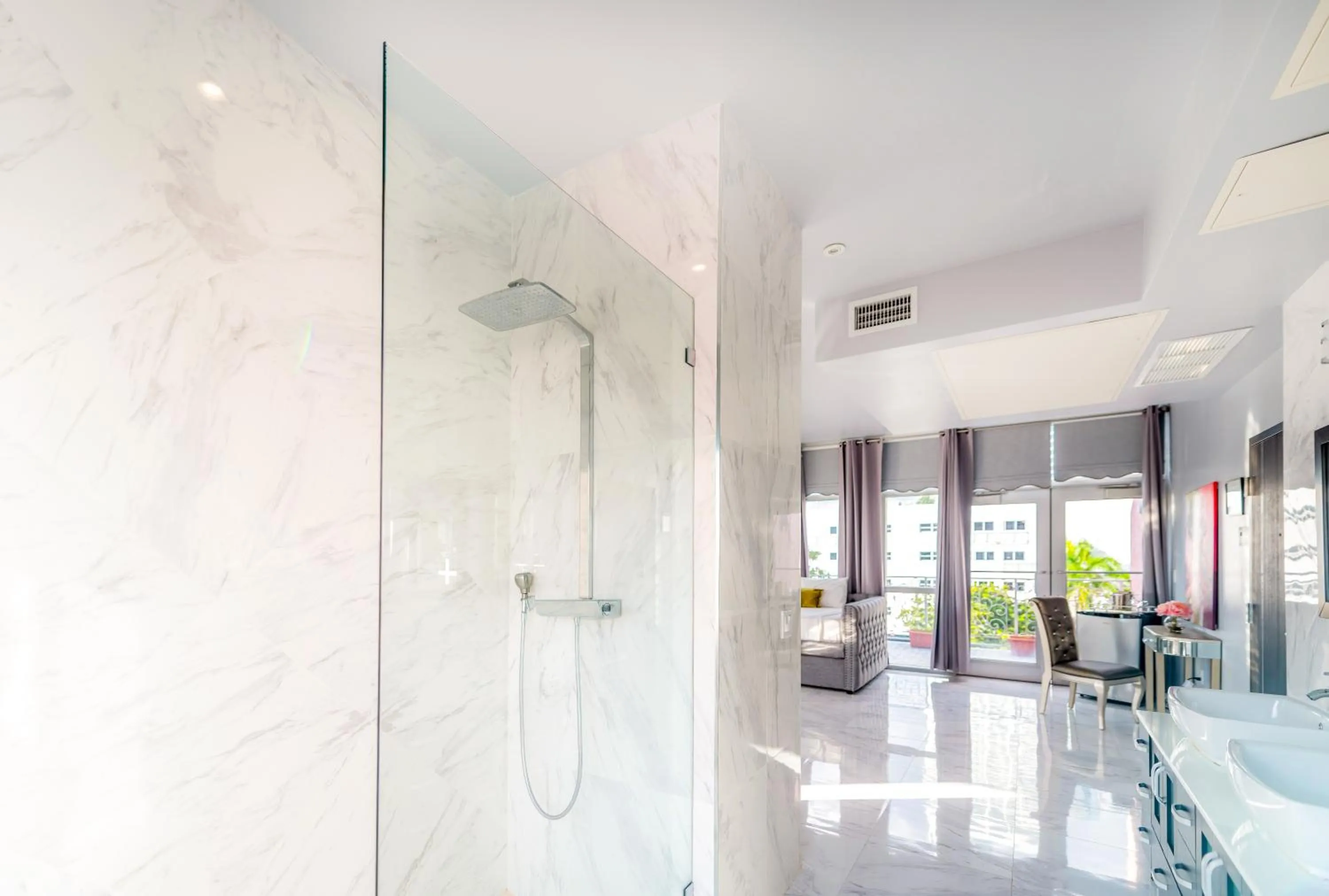 Bathroom in Secret Garden Miami Beach