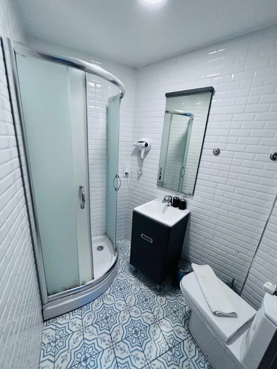 Toilet in Gen Suites Cibali