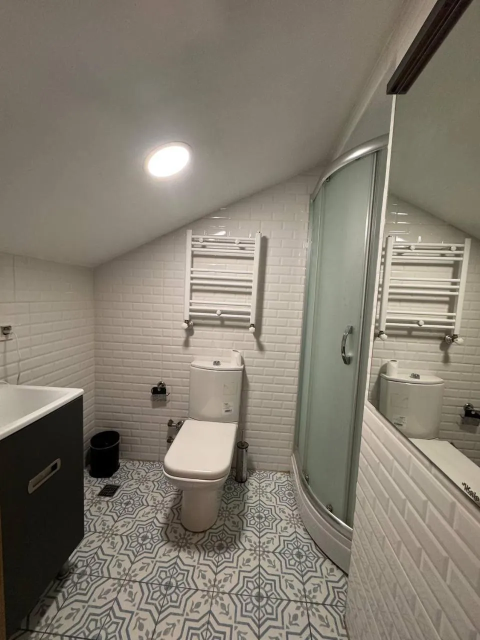 Shower in Gen Suites Cibali