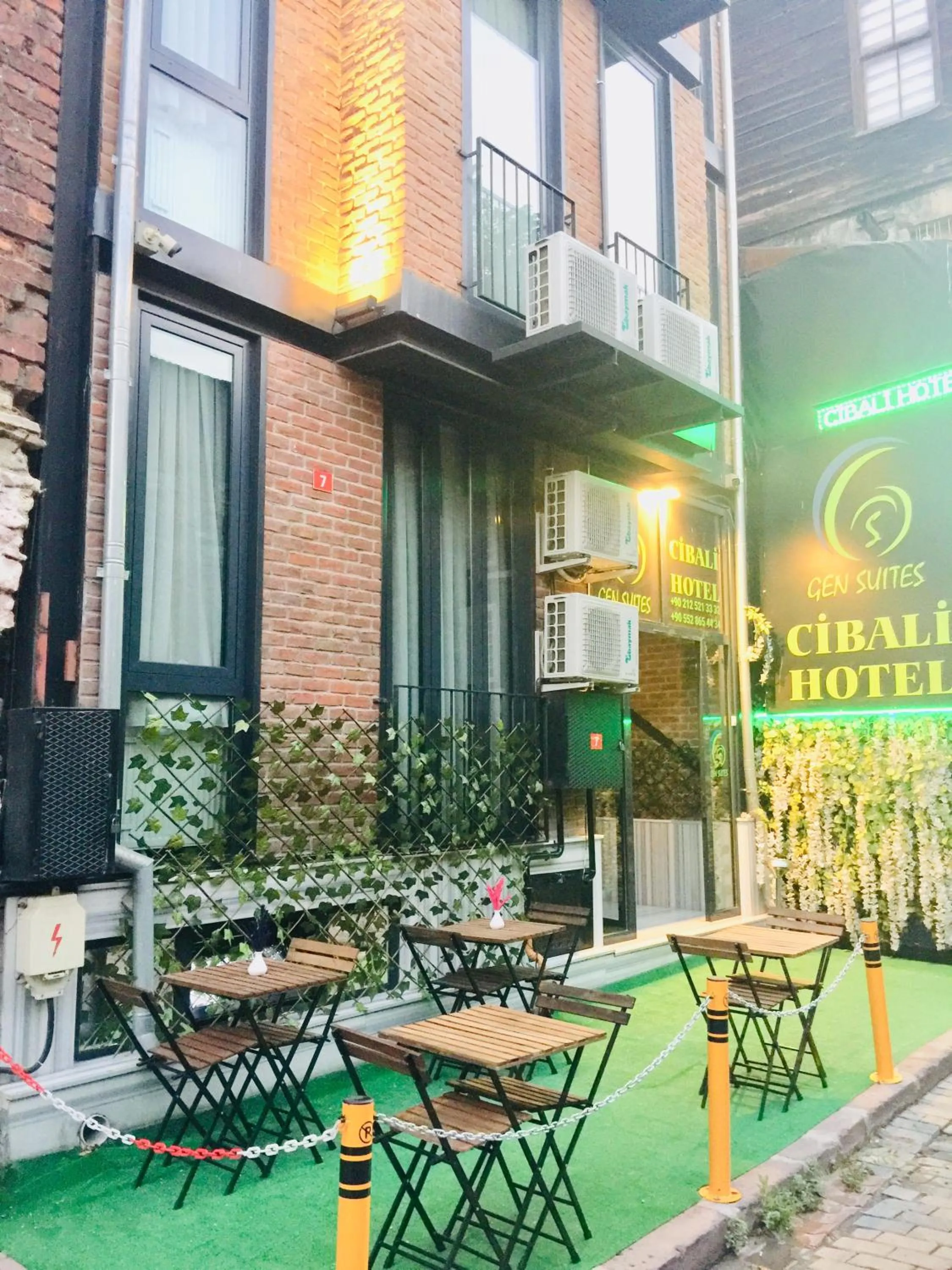 Facade/entrance in Gen Suites Cibali