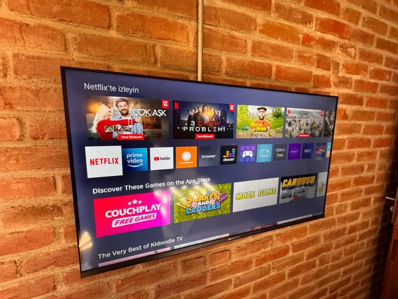 TV and multimedia in Gen Suites Cibali