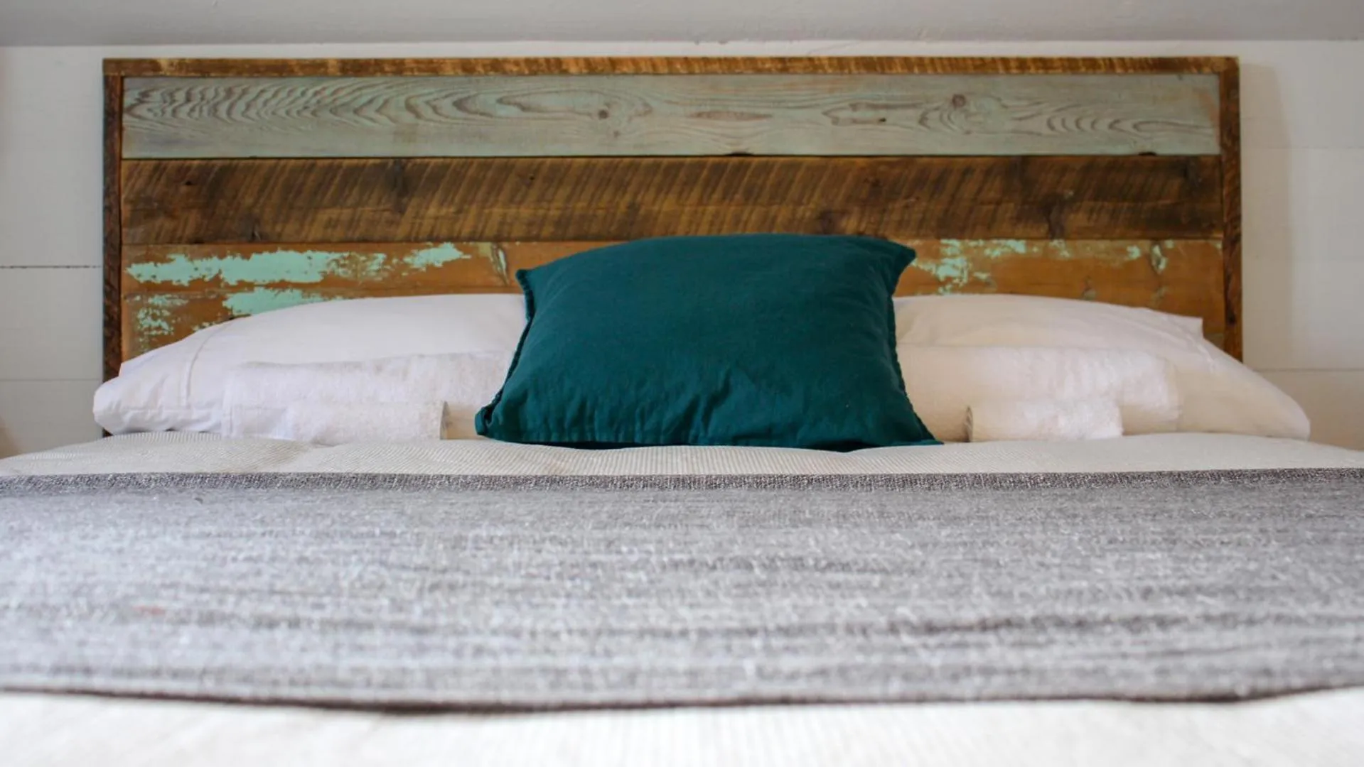 Bedroom, Bed in Auberge de l'Ouest