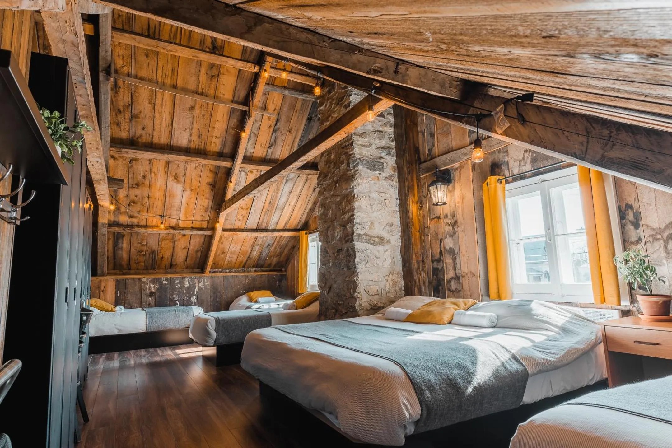 Photo of the whole room, Bed in Auberge de l'Ouest