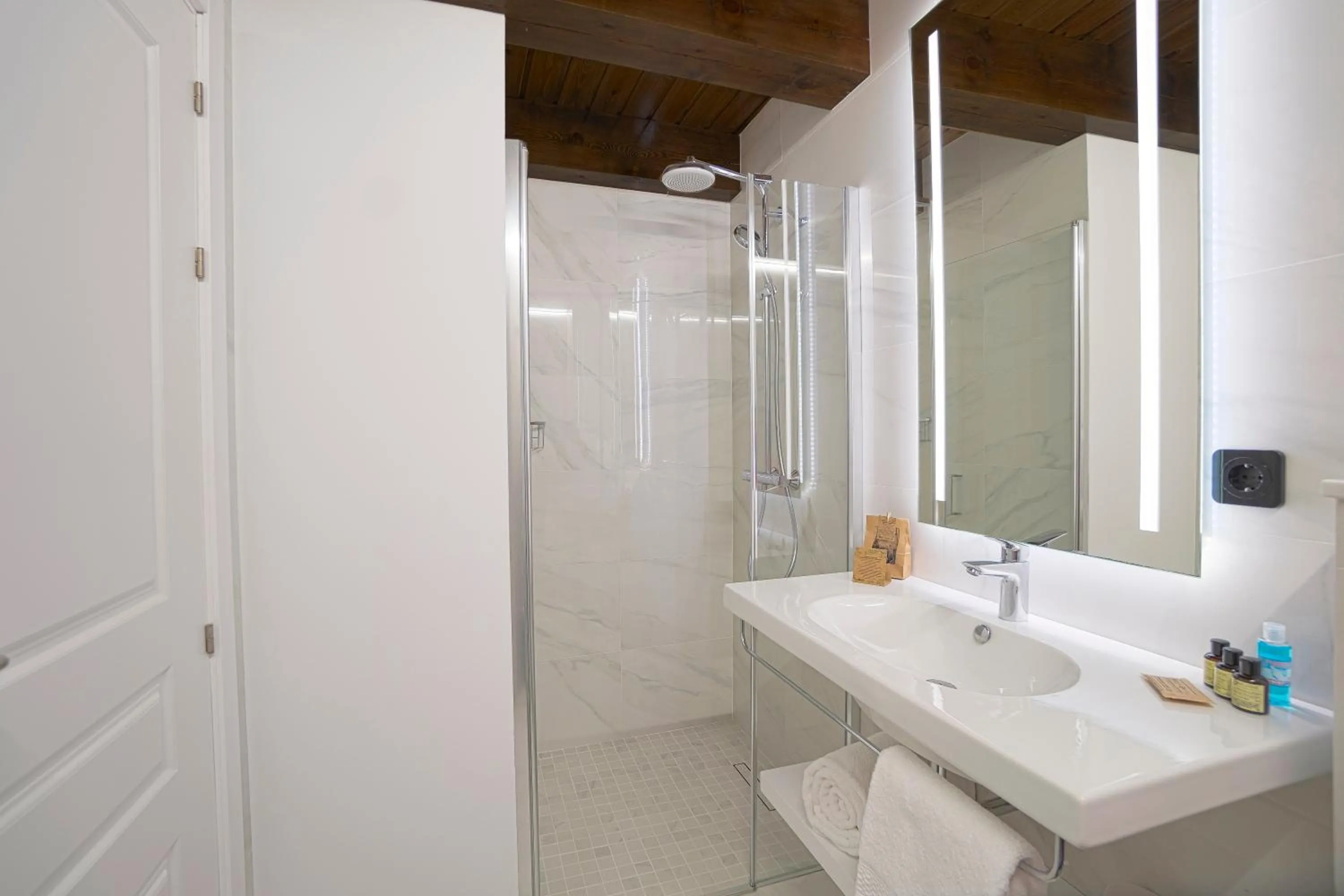 Shower in Hotel As Torres da Hermida