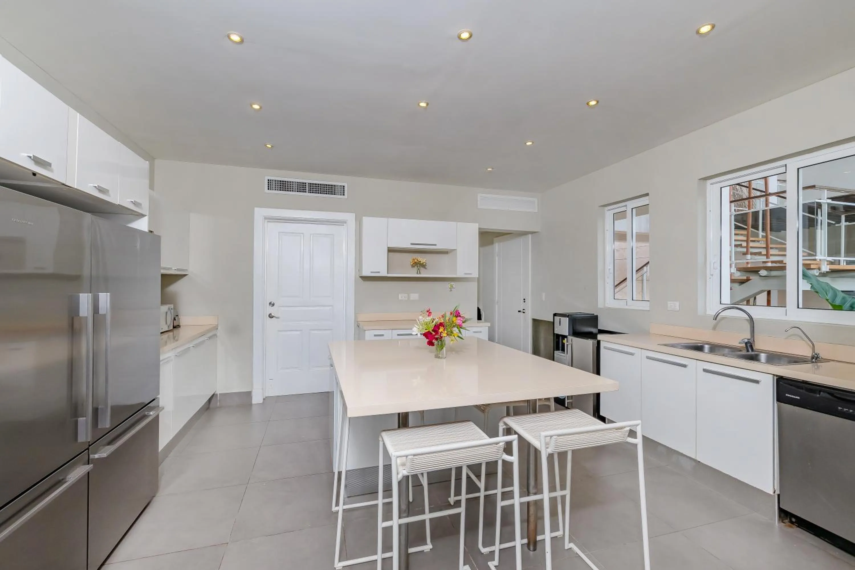 Kitchen or kitchenette in Unbelievable Villa with Pool - Perfect Family Vacay