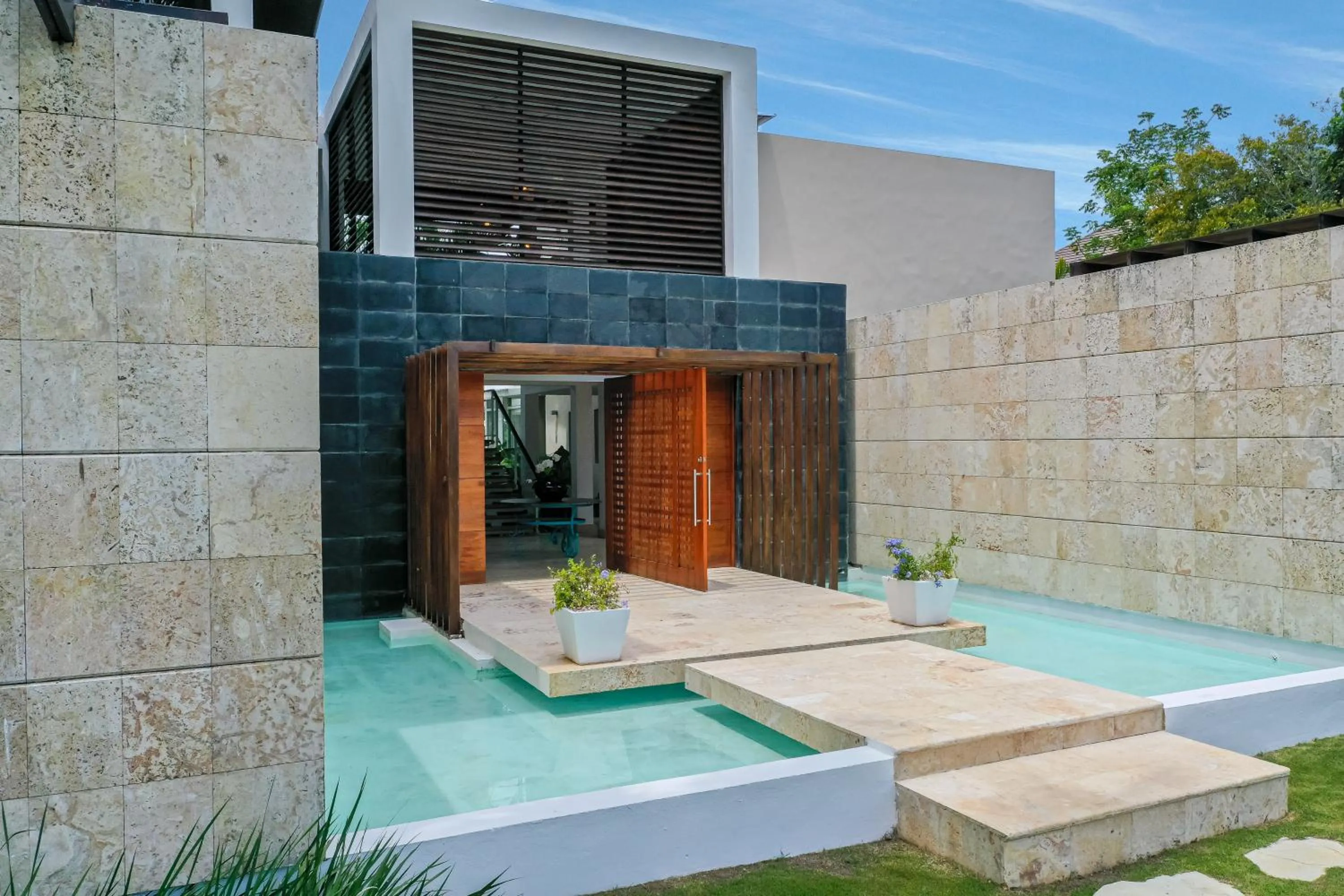 Facade/entrance in Unbelievable Villa with Pool - Perfect Family Vacay