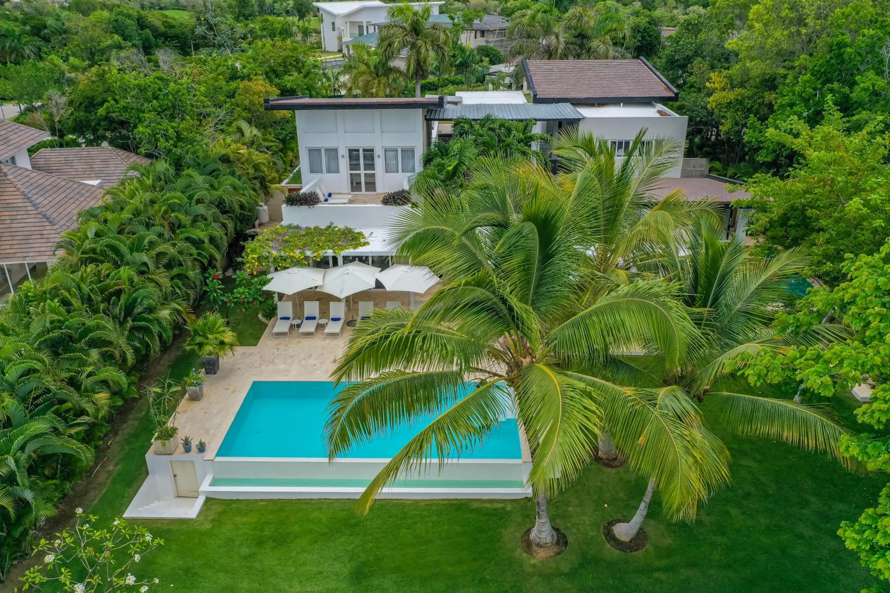 Property building in Unbelievable Villa with Pool - Perfect Family Vacay