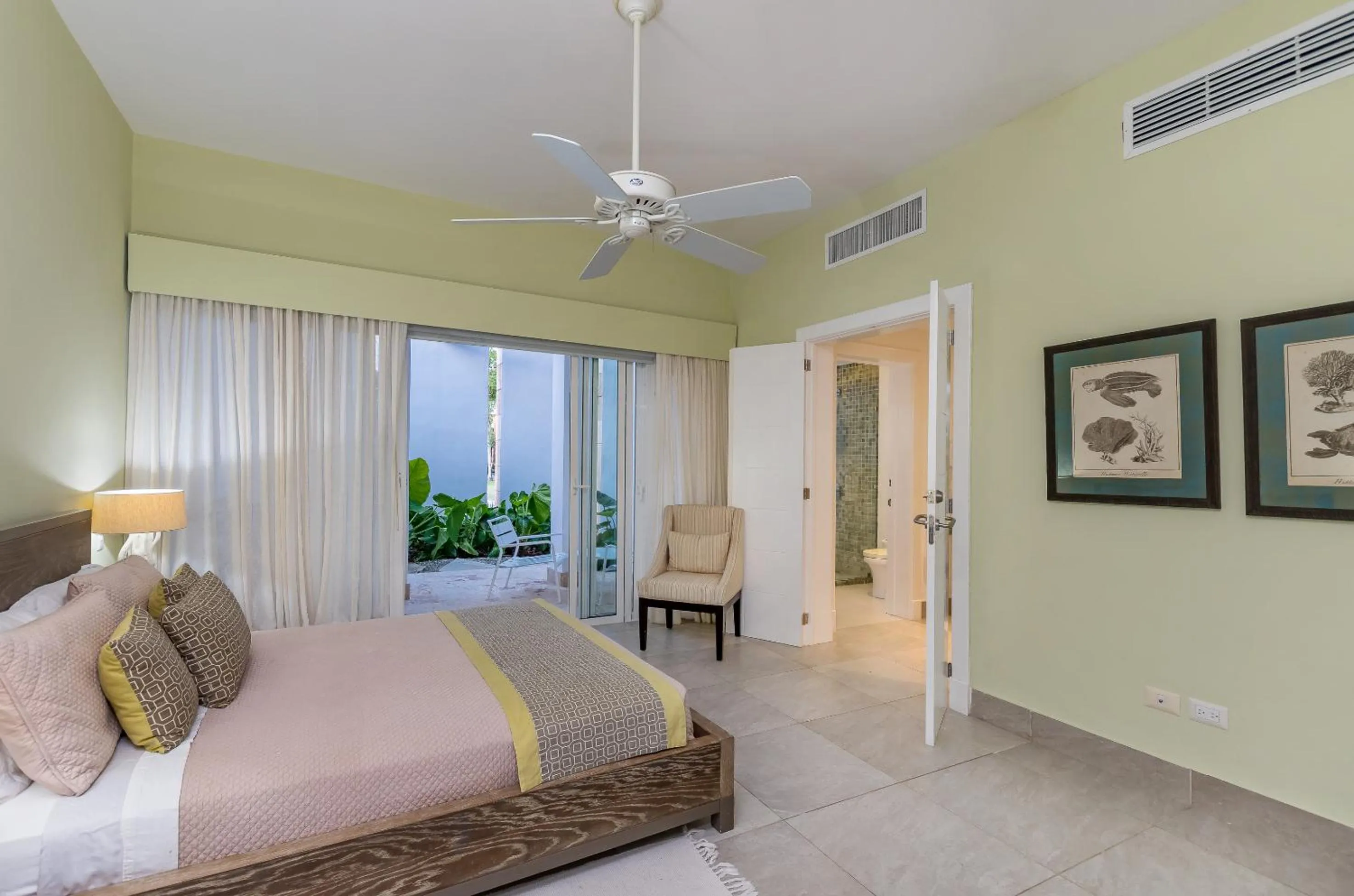 Bed in Unbelievable Villa with Pool - Perfect Family Vacay