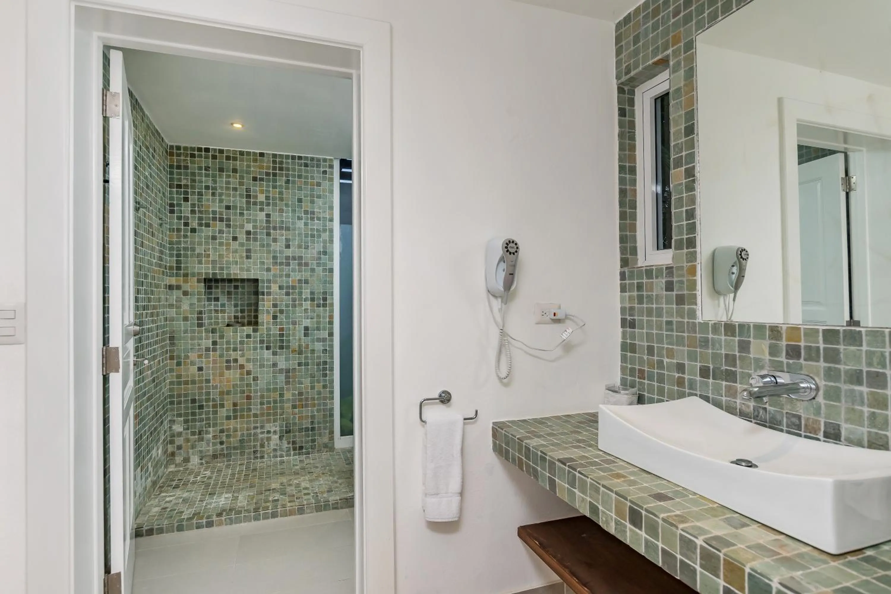 Shower in Unbelievable Villa with Pool - Perfect Family Vacay