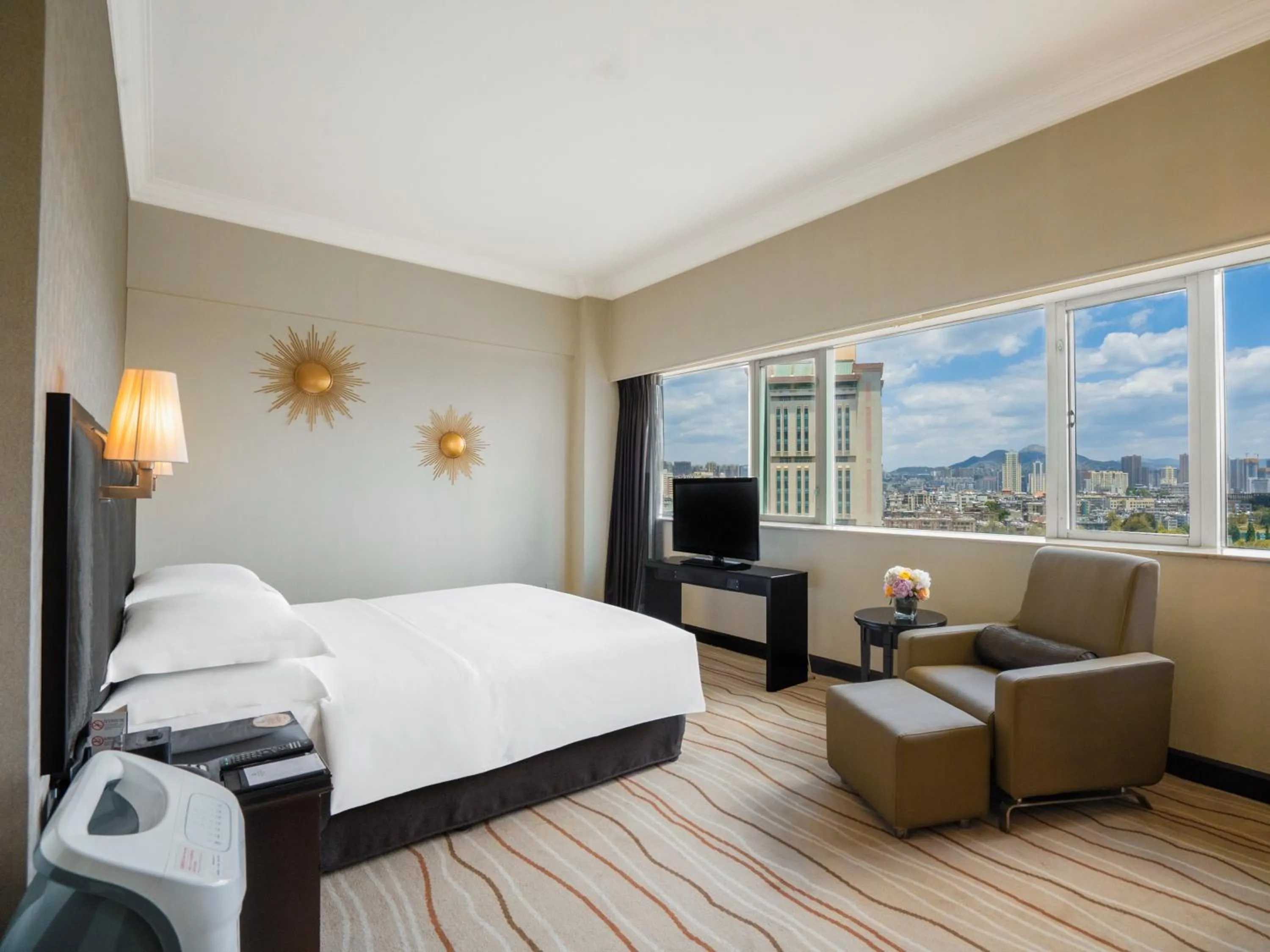 Photo of the whole room, Bed in Grand Park Kunming