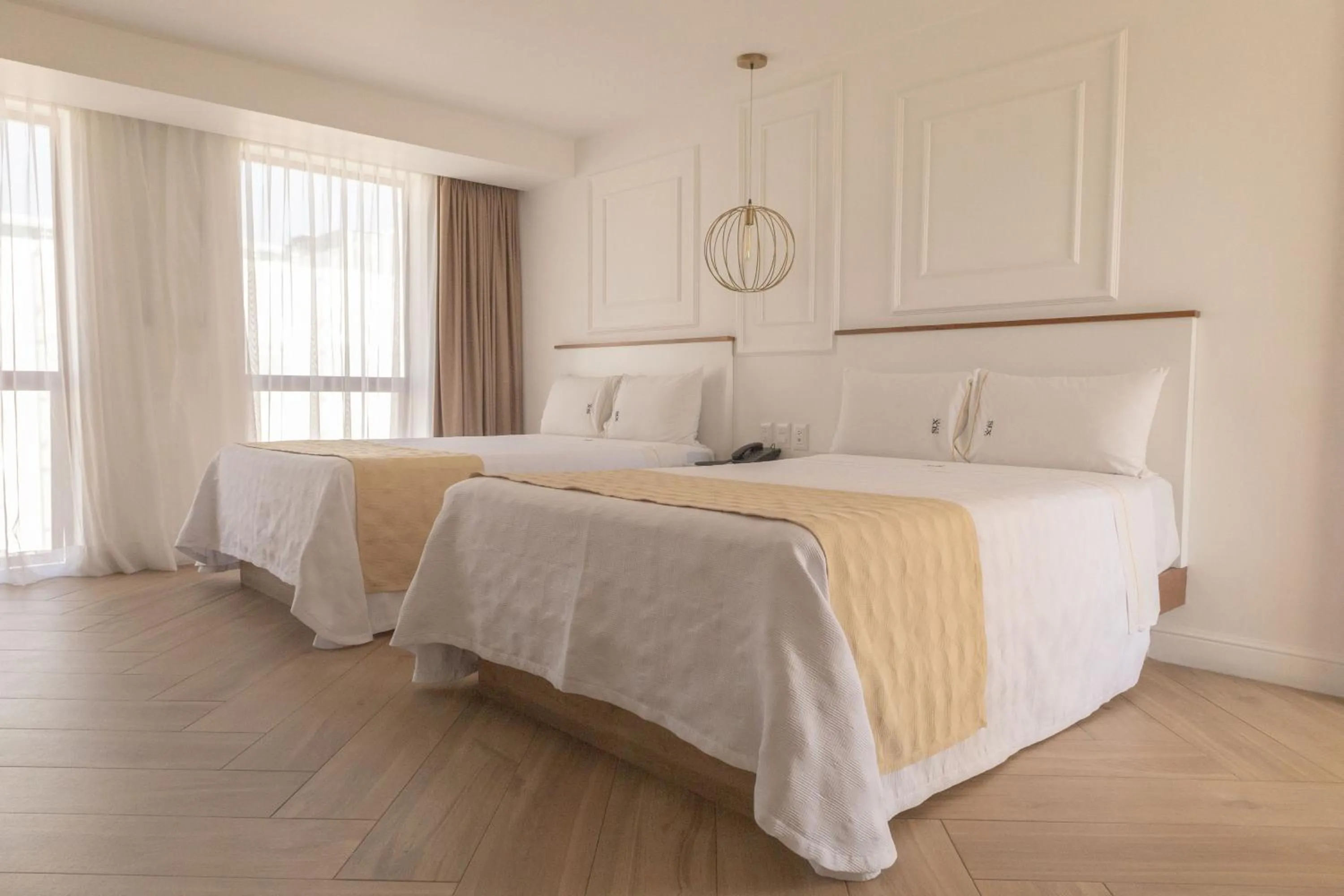 Photo of the whole room, Bed in Six Hotel Guadalajara Degollado