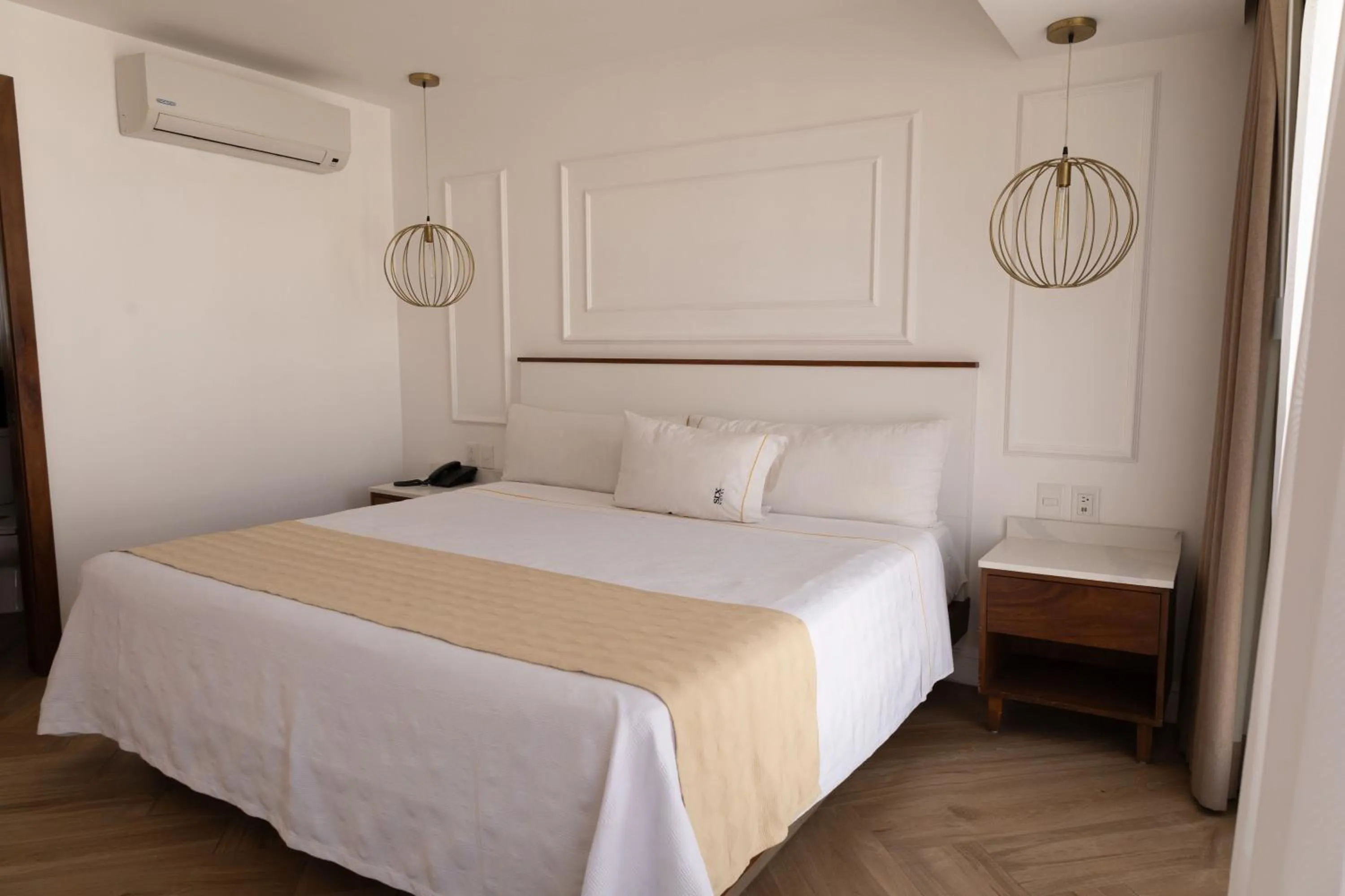 Bedroom, Bed in Six Hotel Guadalajara Degollado