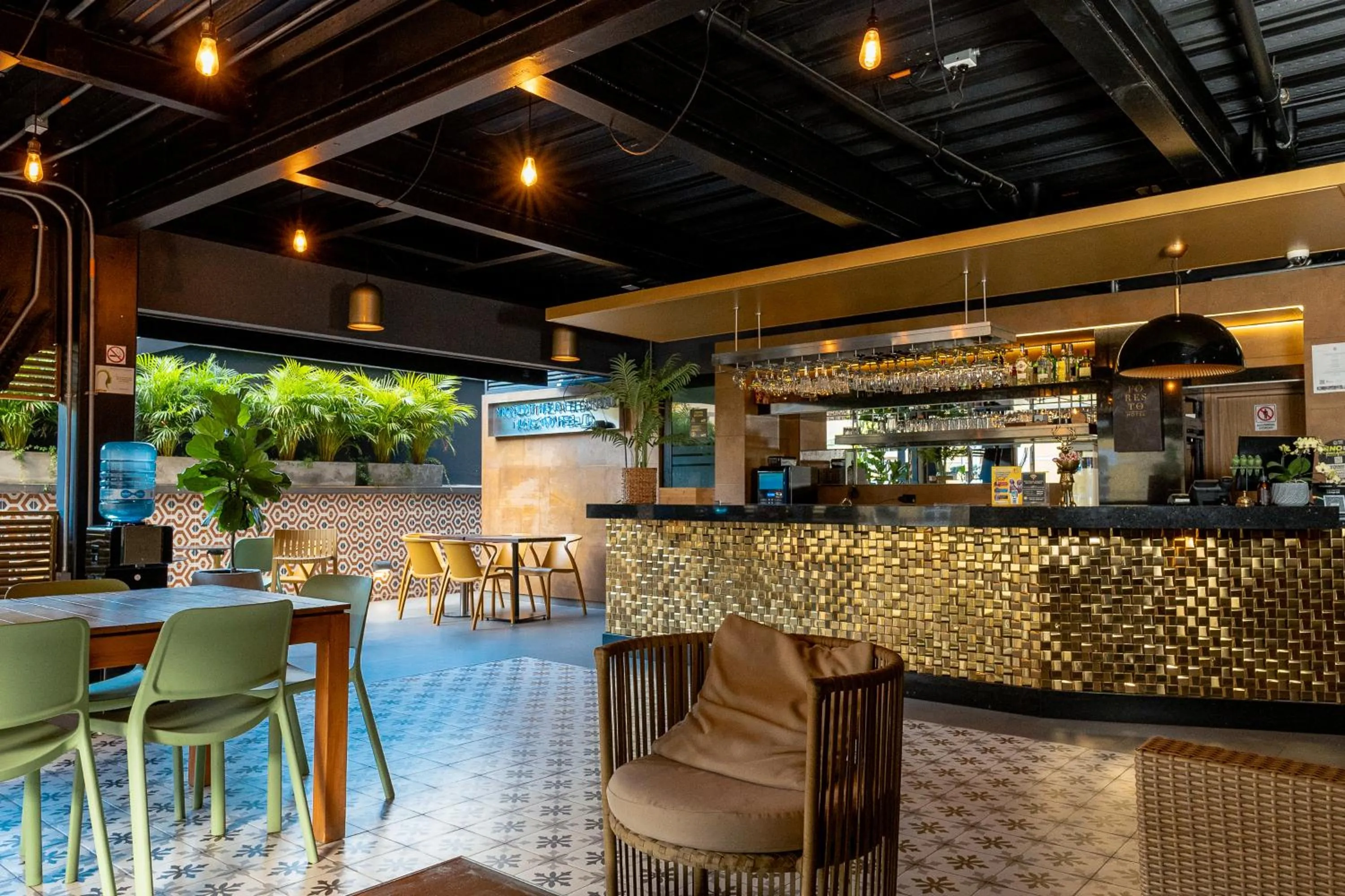 Restaurant/places to eat in Hotel Foresto 365