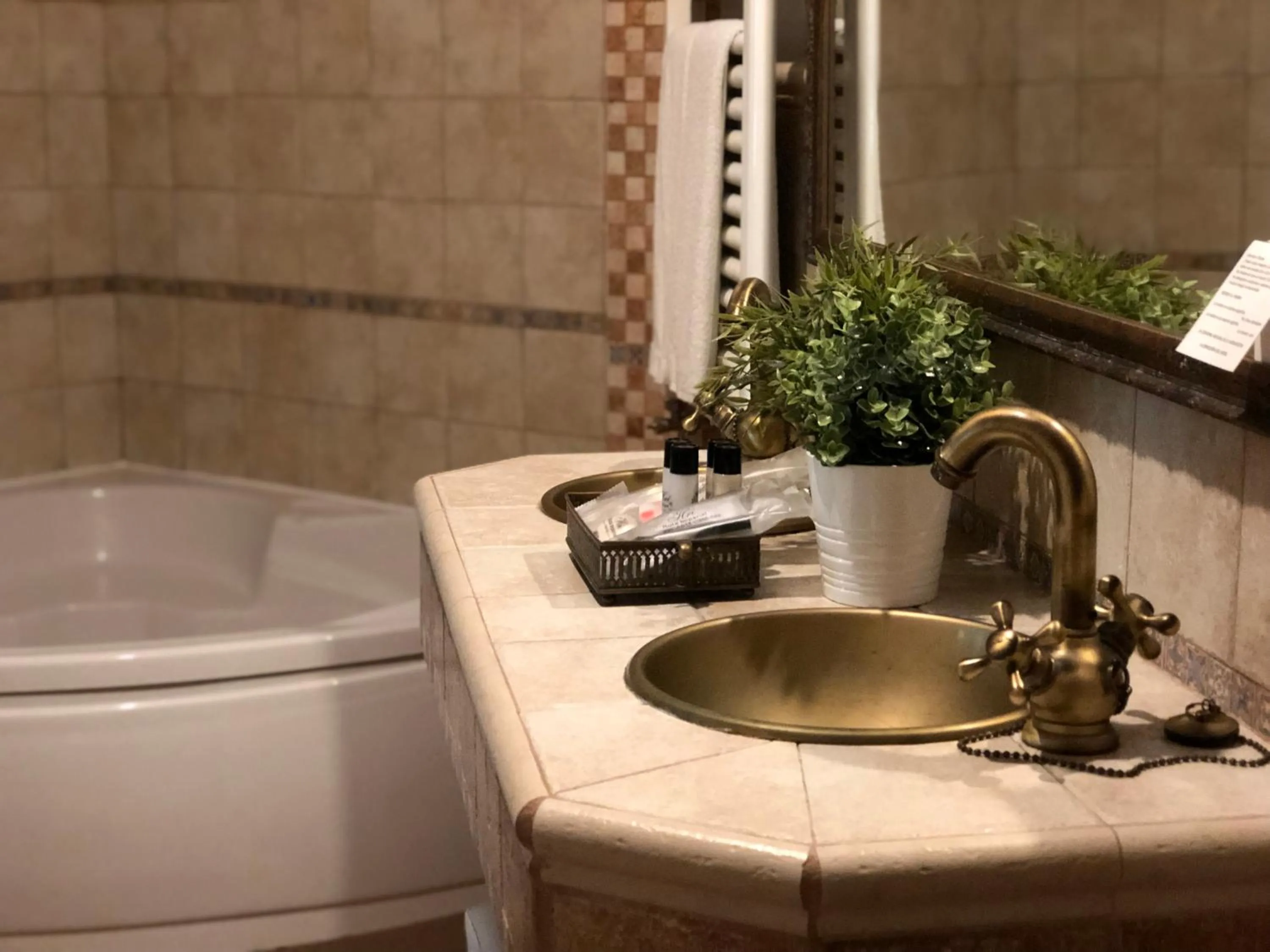 Bathroom in Hotel Ruta Imperial H-CC-00660