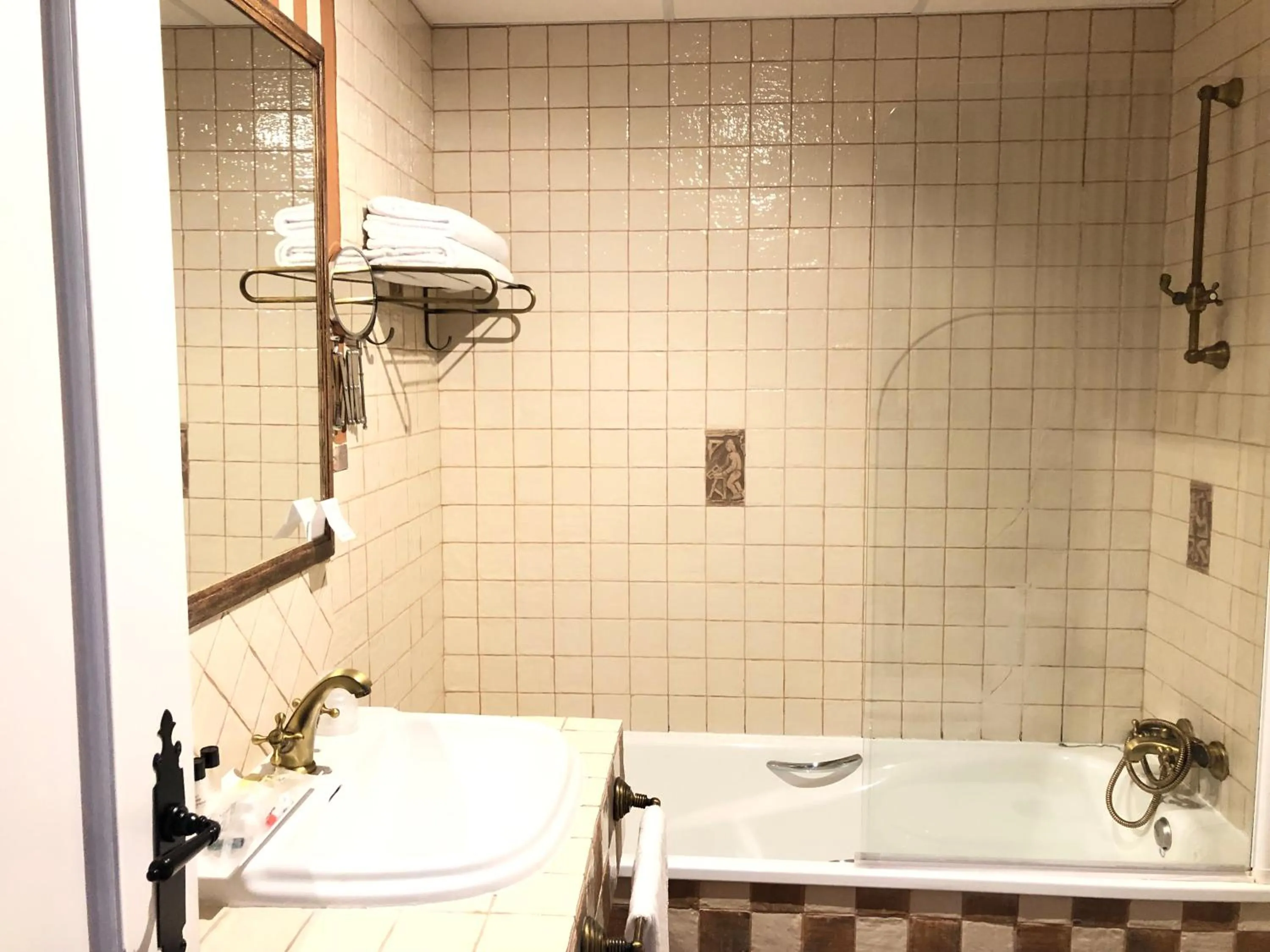 Bathroom in Hotel Ruta Imperial H-CC-00660