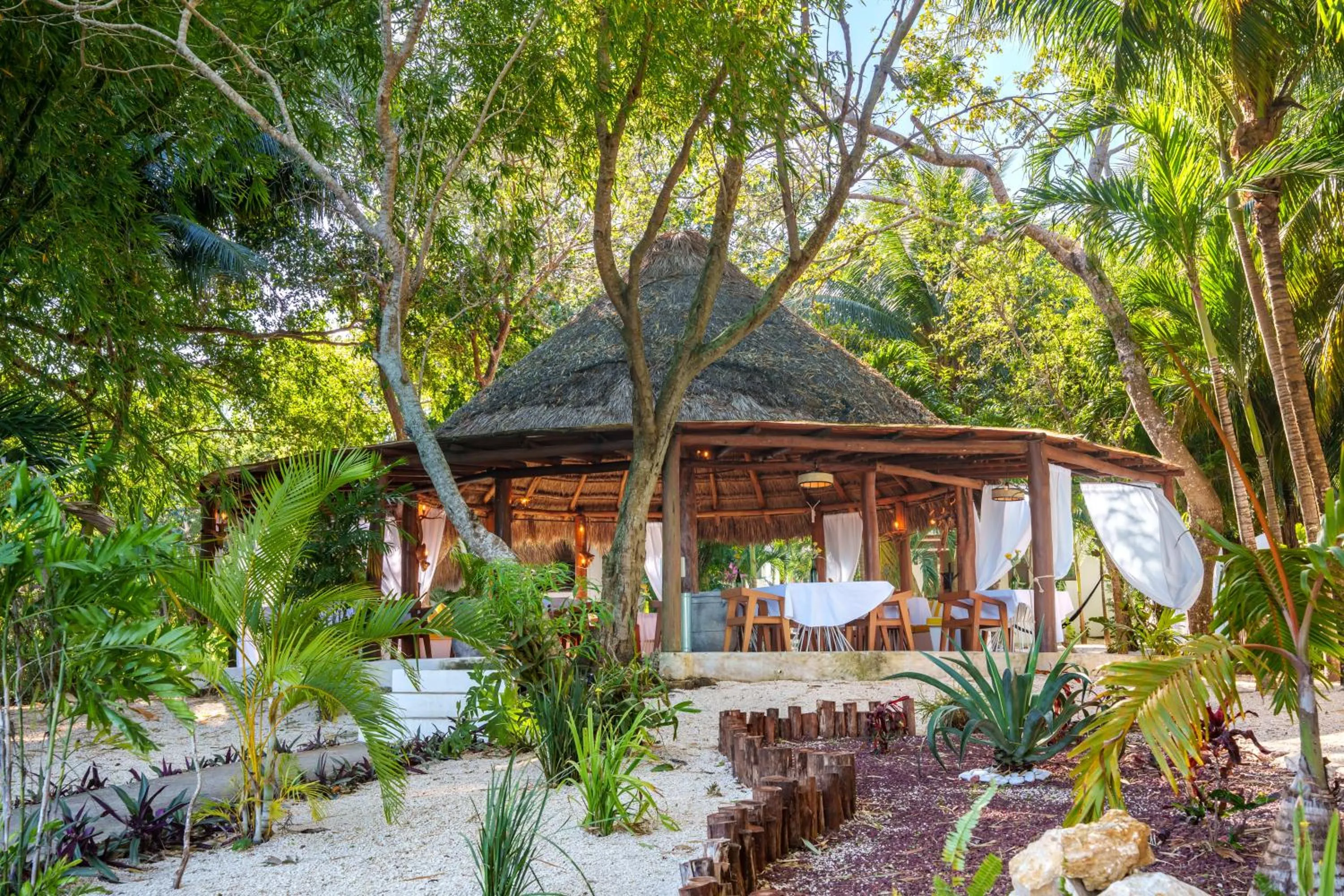 Restaurant/places to eat in Mikasa Bacalar Hotel Boutique, Lagoon Front