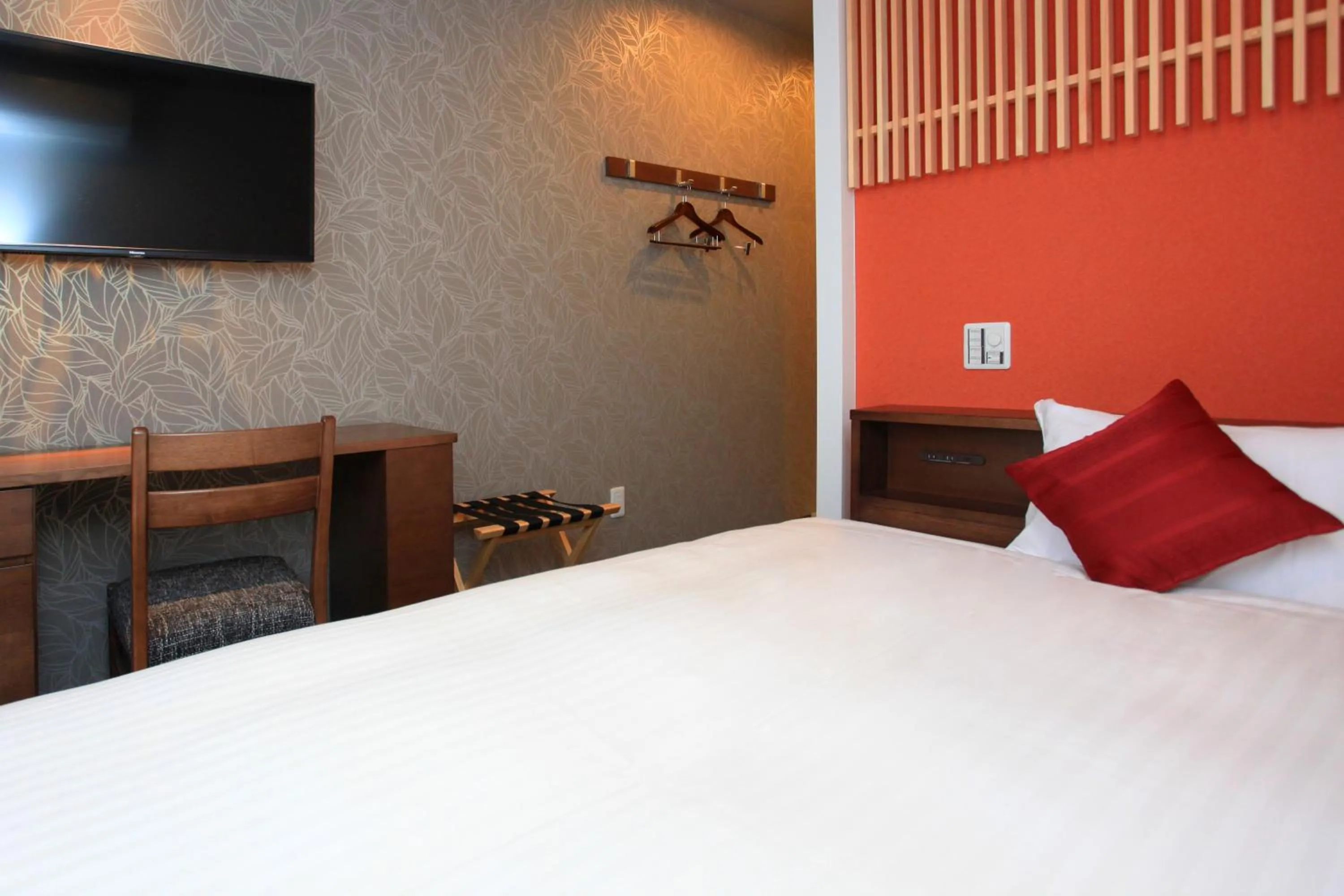 Photo of the whole room, Bed in Sun Royal Hotel Kameoka Ekimae