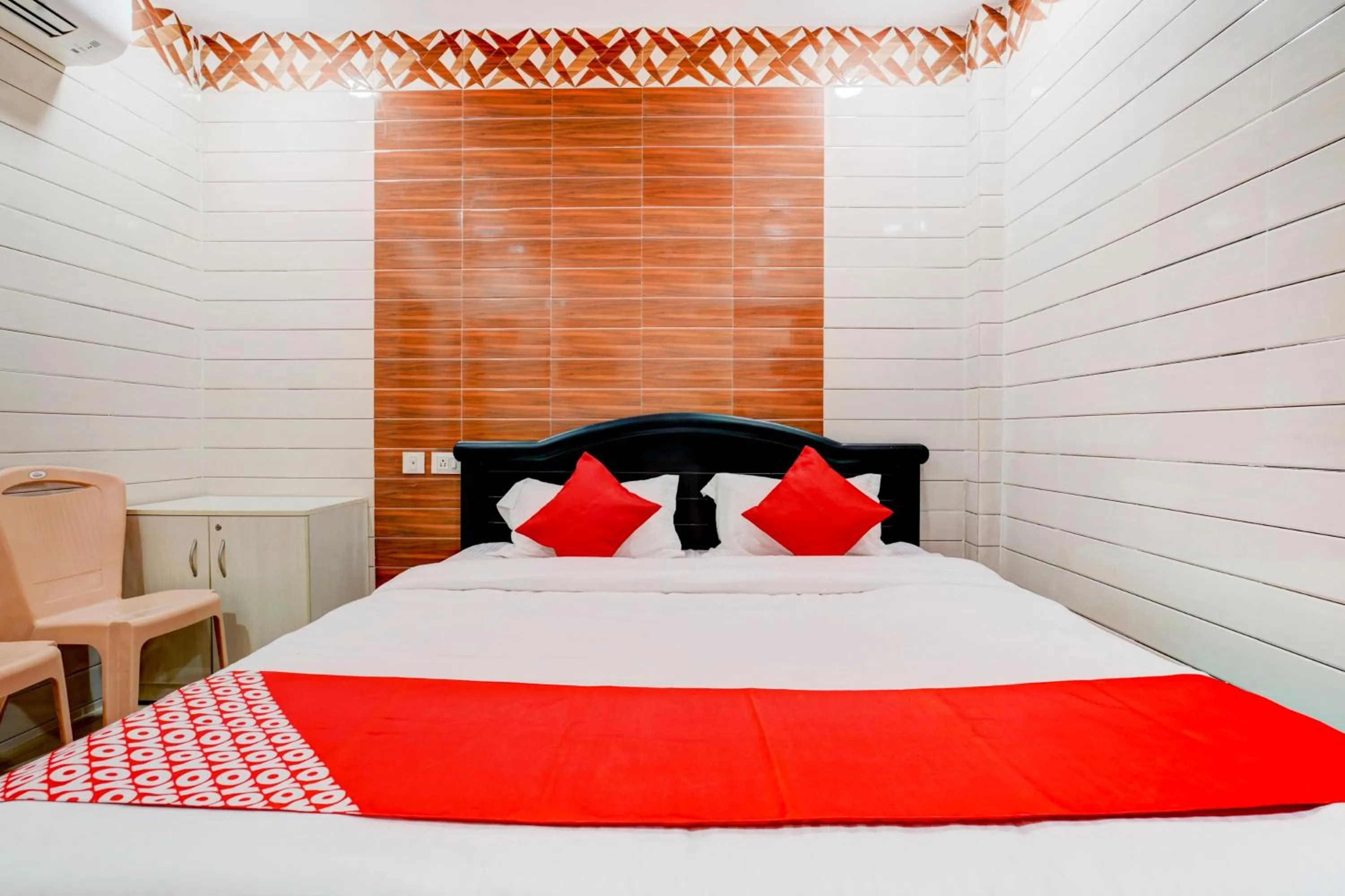 Bedroom, Bed in Hotel O Aroma Classic Near Nampally Main Railway station