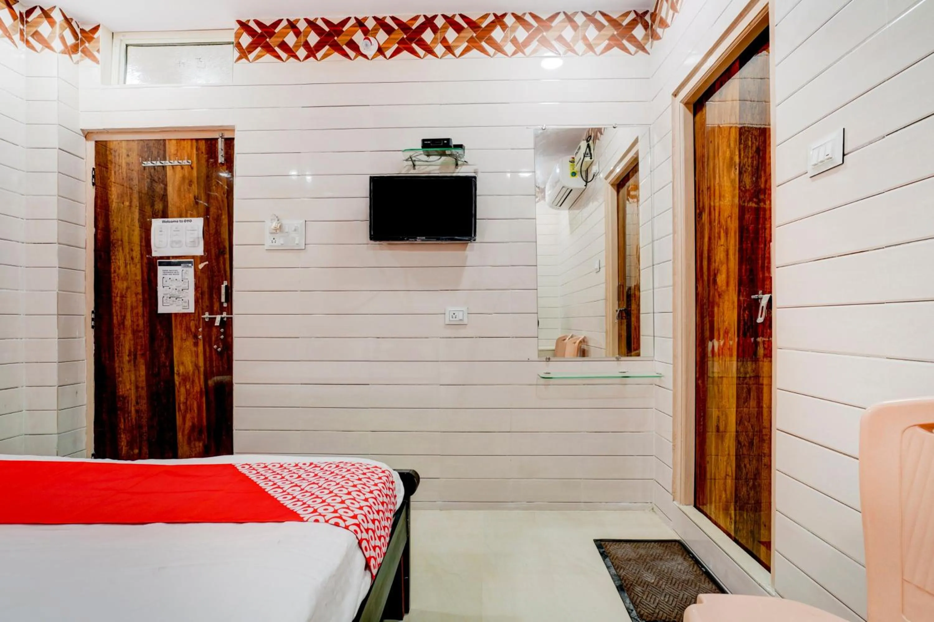 Bedroom, Bed in Hotel O Aroma Classic Near Nampally Main Railway station
