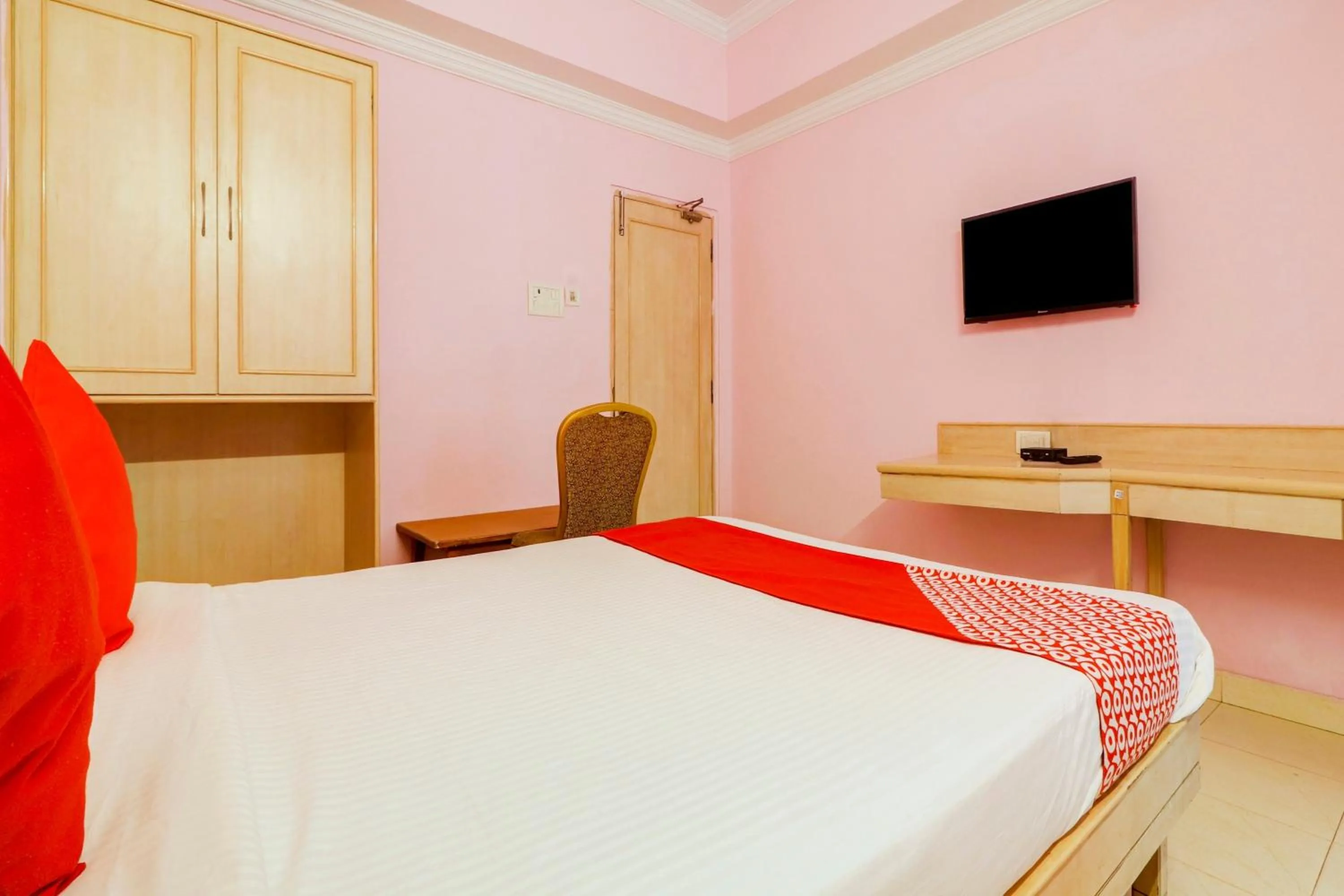 Bedroom, Bed in Super Hotel O Vaishnavi Palace