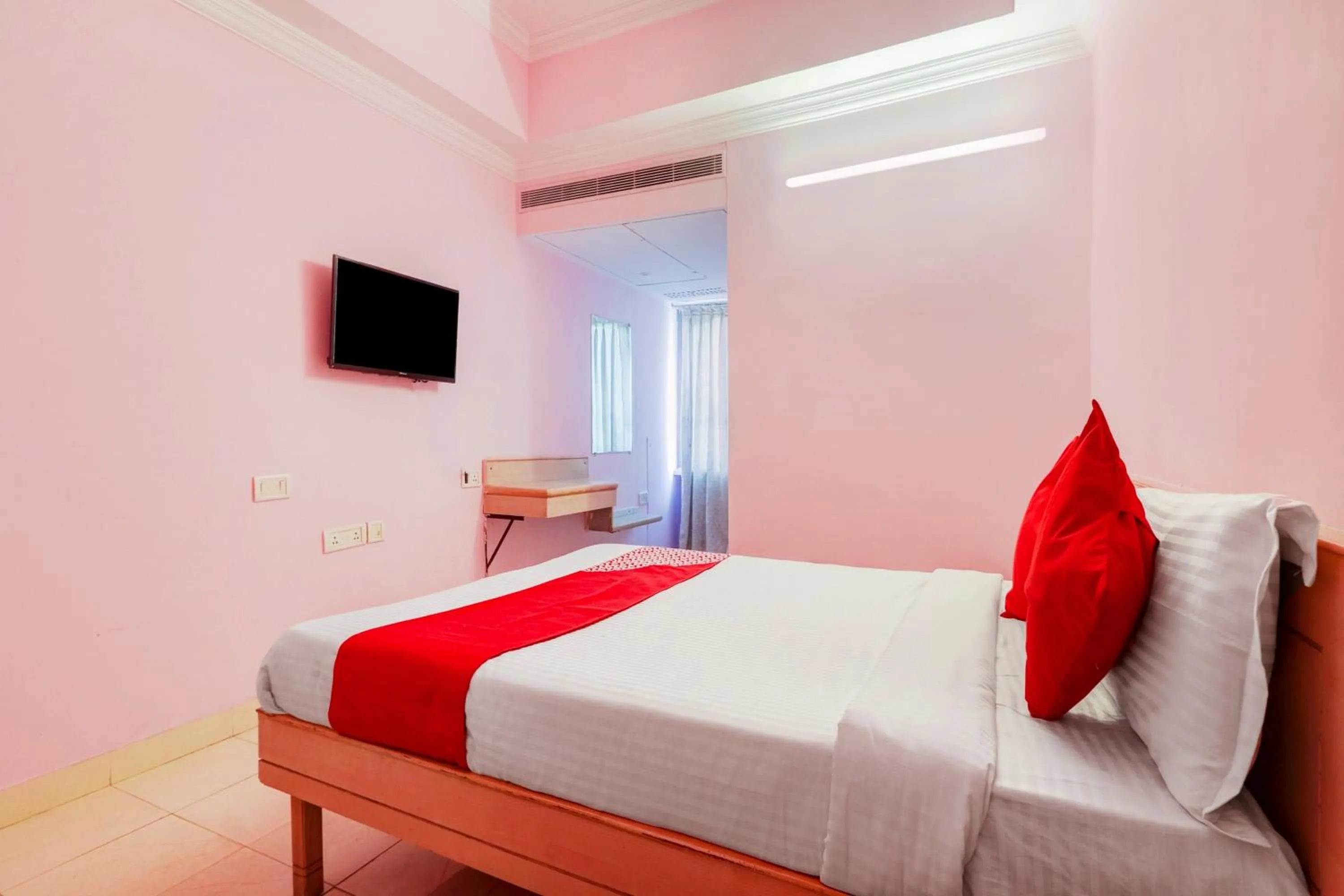 Bedroom, Bed in Super Hotel O Vaishnavi Palace