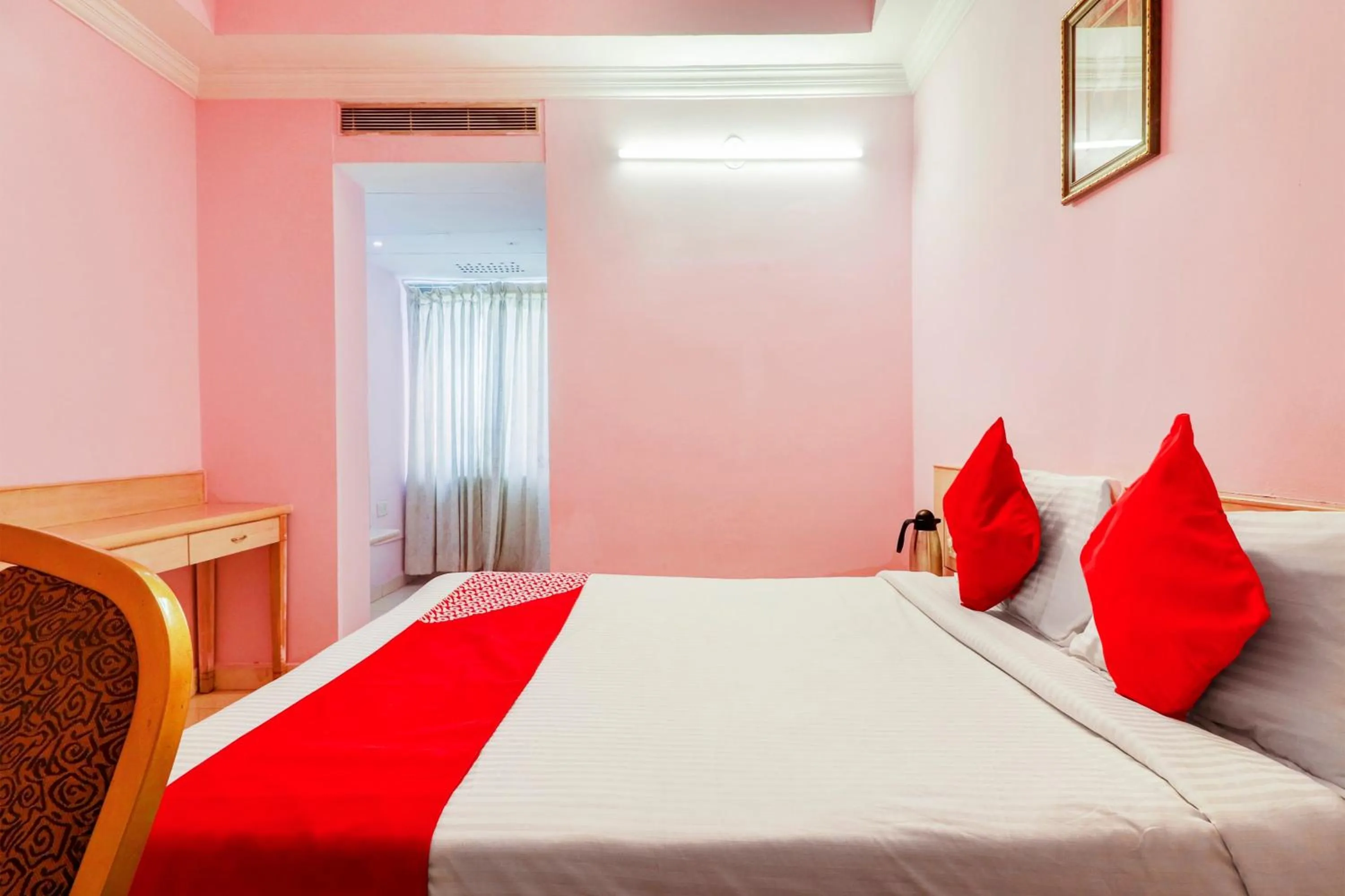 Bedroom, Bed in Super Hotel O Vaishnavi Palace