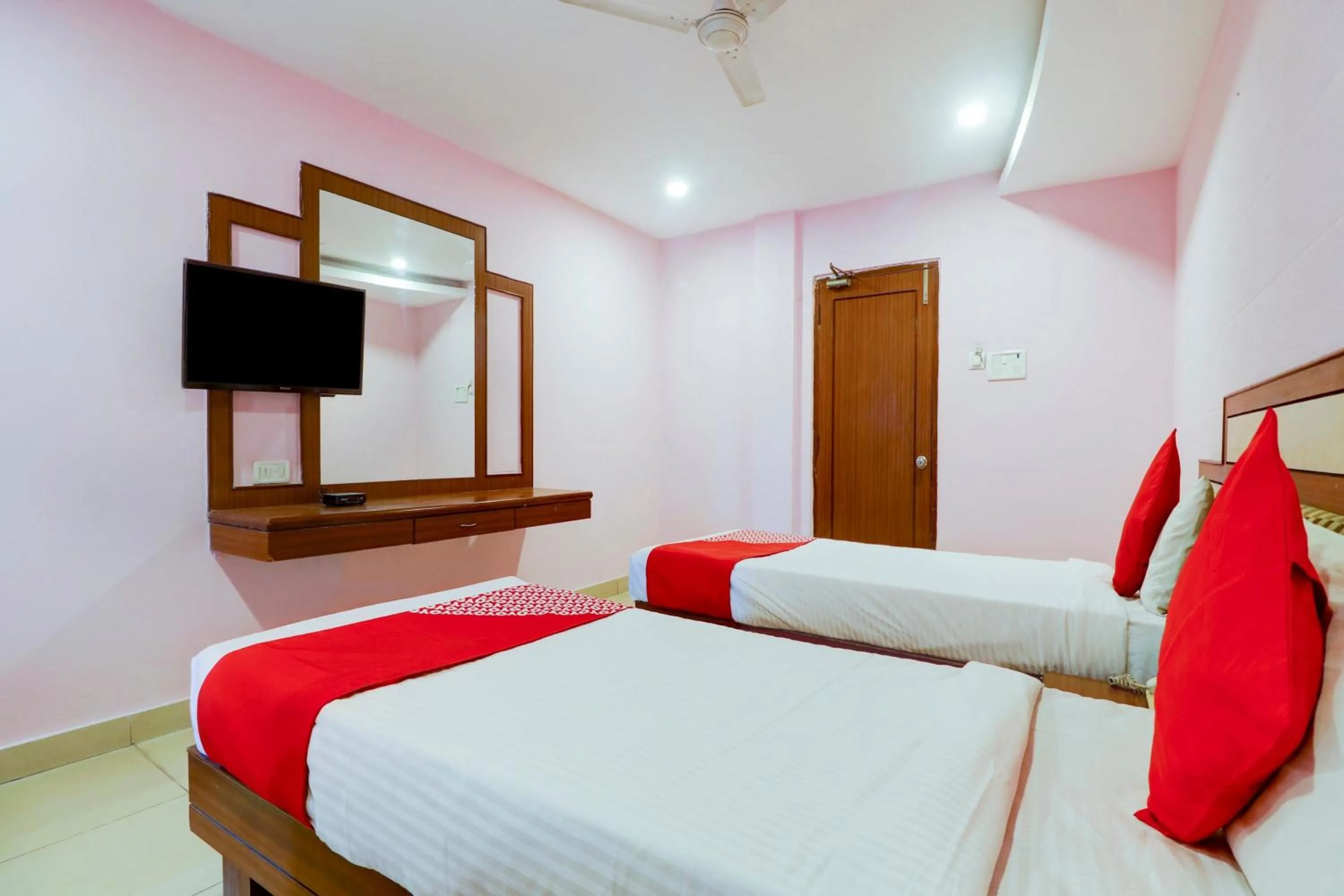 Bedroom, Bed in Super Hotel O Vaishnavi Palace