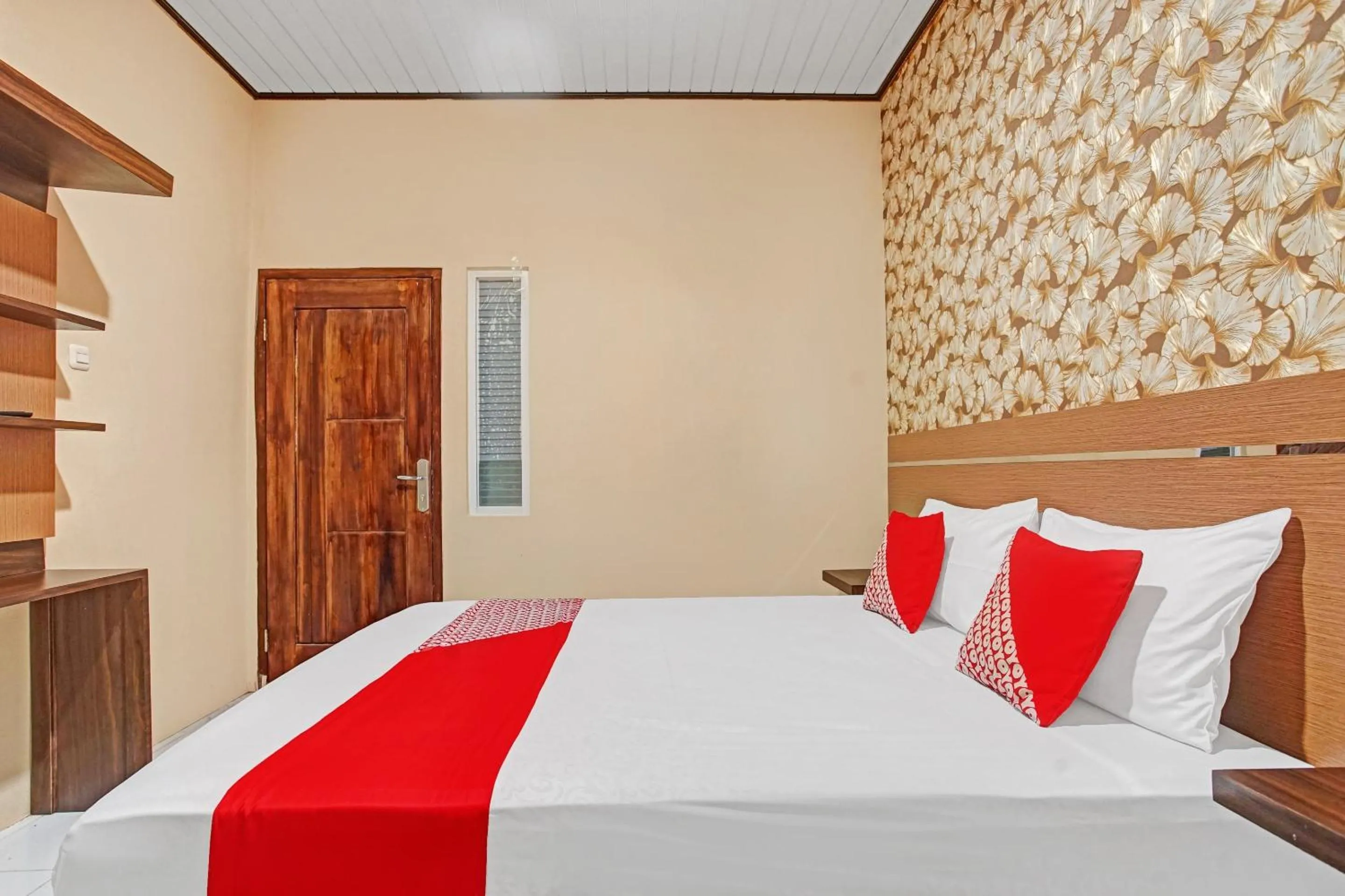 Bedroom in OYO 90399 Box House