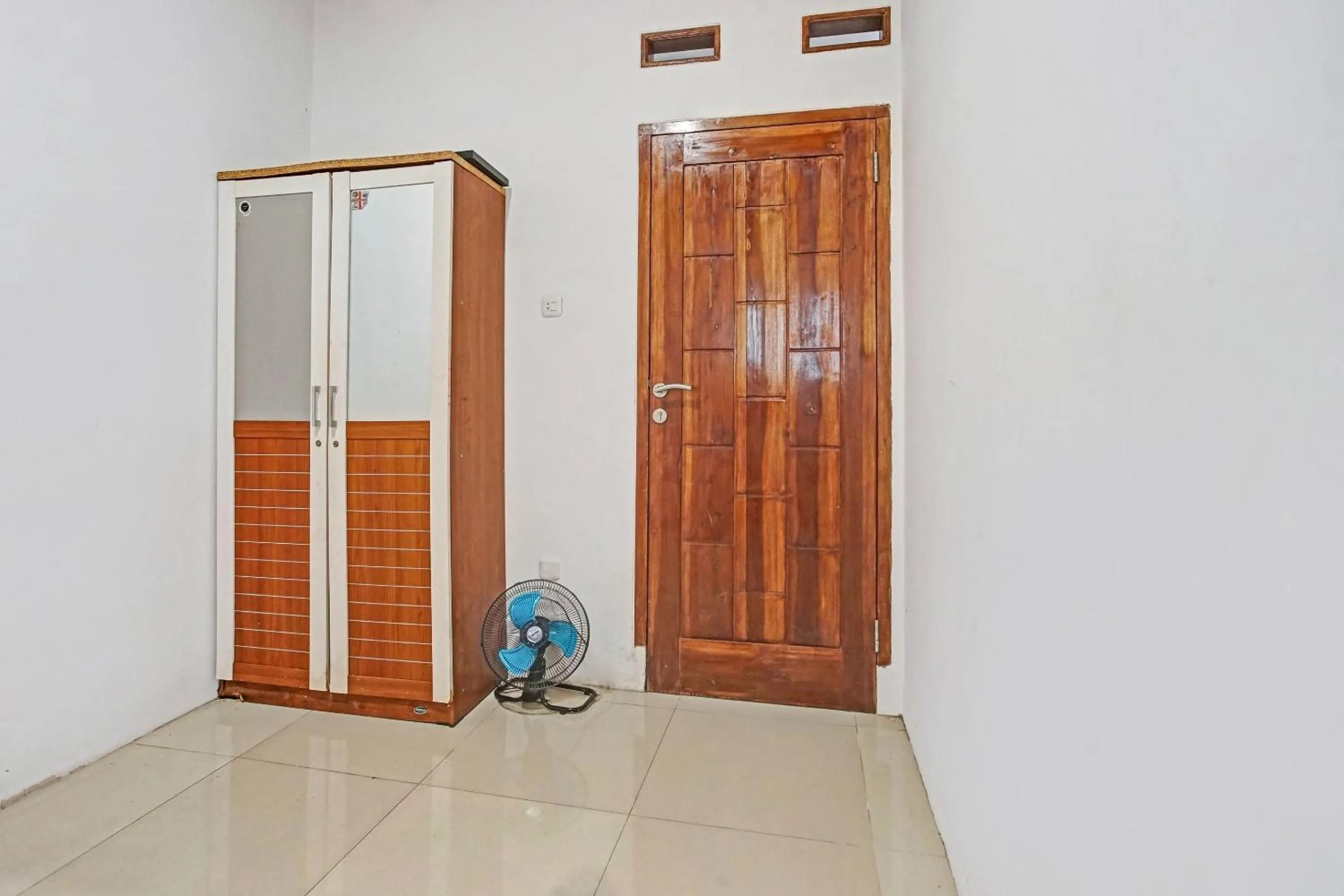 Bedroom in OYO 90399 Box House