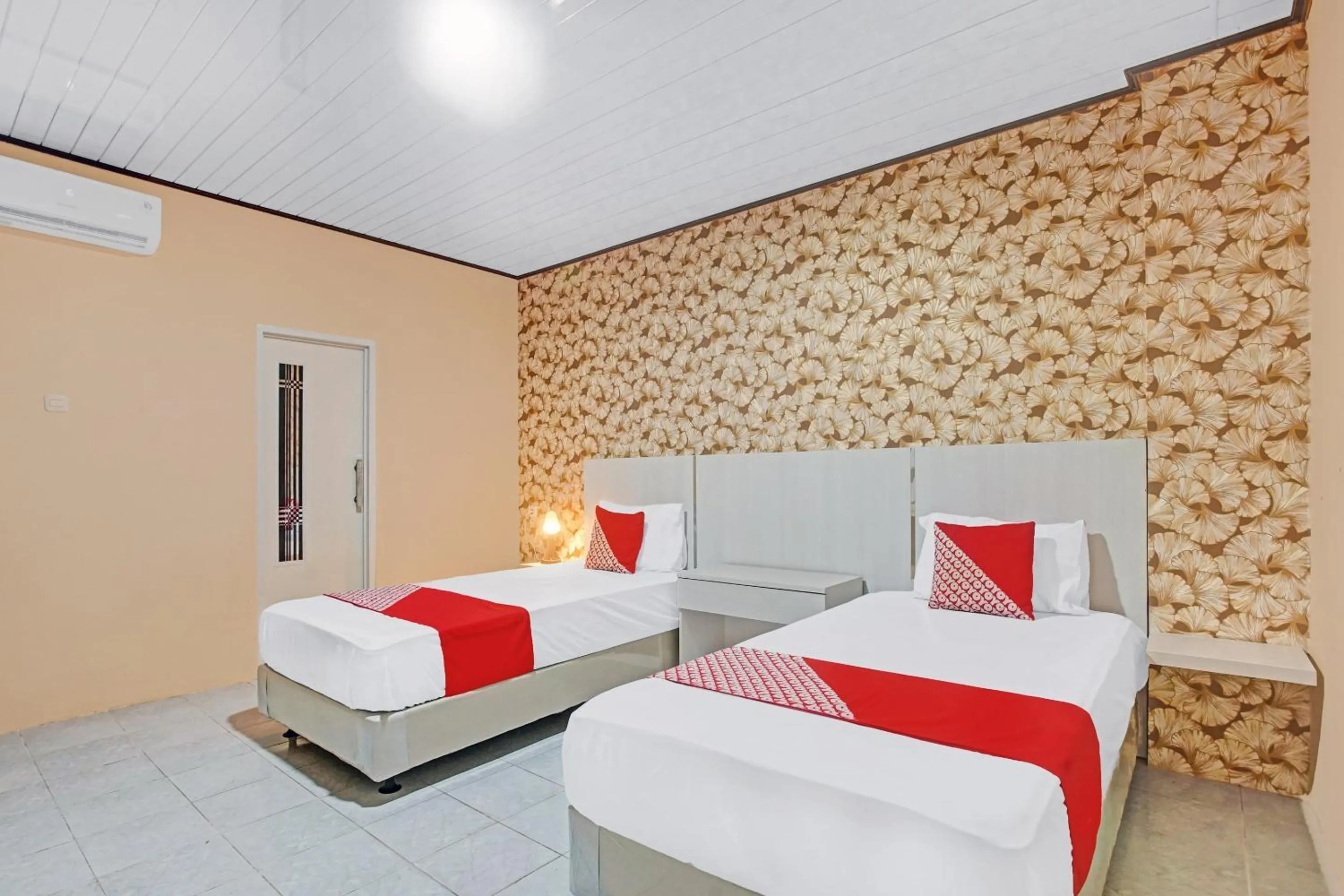 Bedroom in OYO 90399 Box House