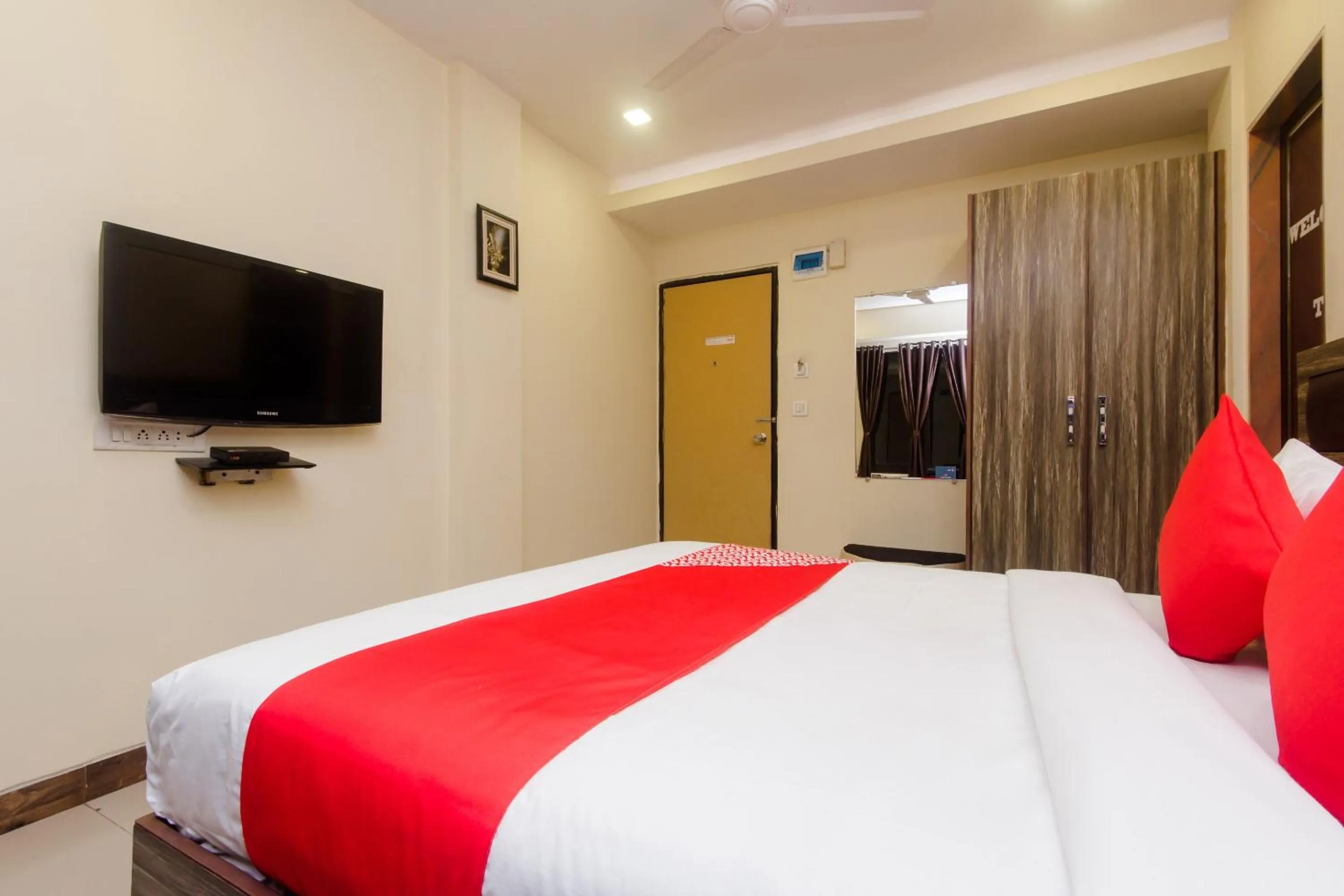 Bedroom, Bed in Collection O Phoenix